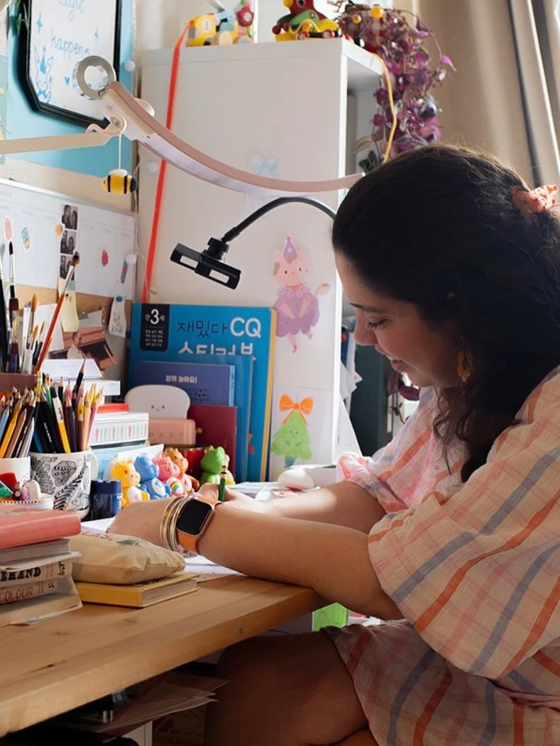 Happy Friday! 
Hello  from my ✨studio ✨! 
.
It's such privilege to have a professional register of my studio routine. ✨
.
These beautiful photos were taken by talented @barefoot.ben in June, while he was in CPH documenting artists around.  Lucky me!