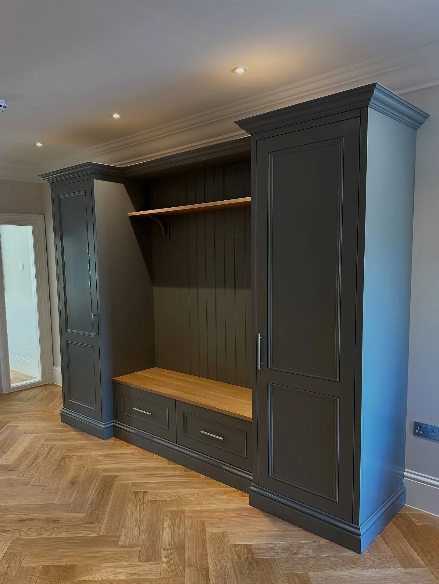 ✨Because first impressions start in the hallway. Custom coat and shoe storage that is as practical as it is beautiful. 
Built and sprayed by @thesurreyhillssprayshop in our Guildford workshop . 
Working with @emilycocointeriors was a joy once again .