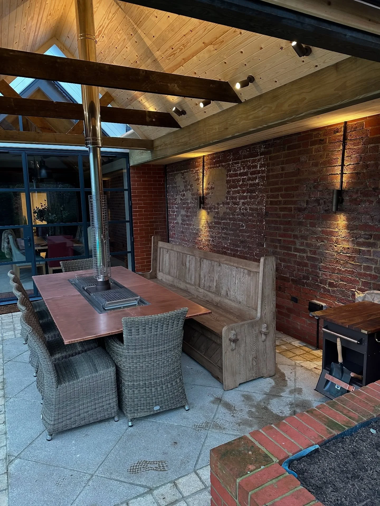 🍃 🍂 The Wild Table bench seat project was some traditional joinery methods for some lovely clients in Guildford. 

All in English oak finished in @rubiomonocoatuk Durogrit &lsquo;Charred black&rsquo; with matching storage box for the table skirts .