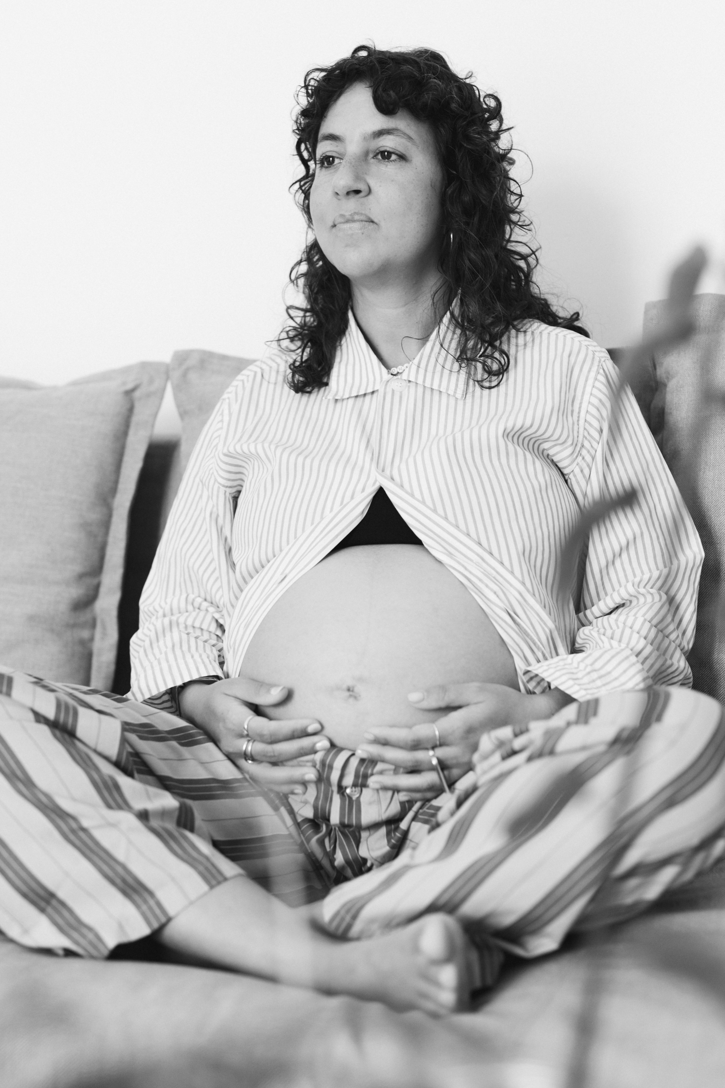 Heinui Poura Photographe Séance photo à domicile Maternité Femmes enceintes Grossesse Famille Marseille Paris Arles Photo Shooting Family Motherhood  