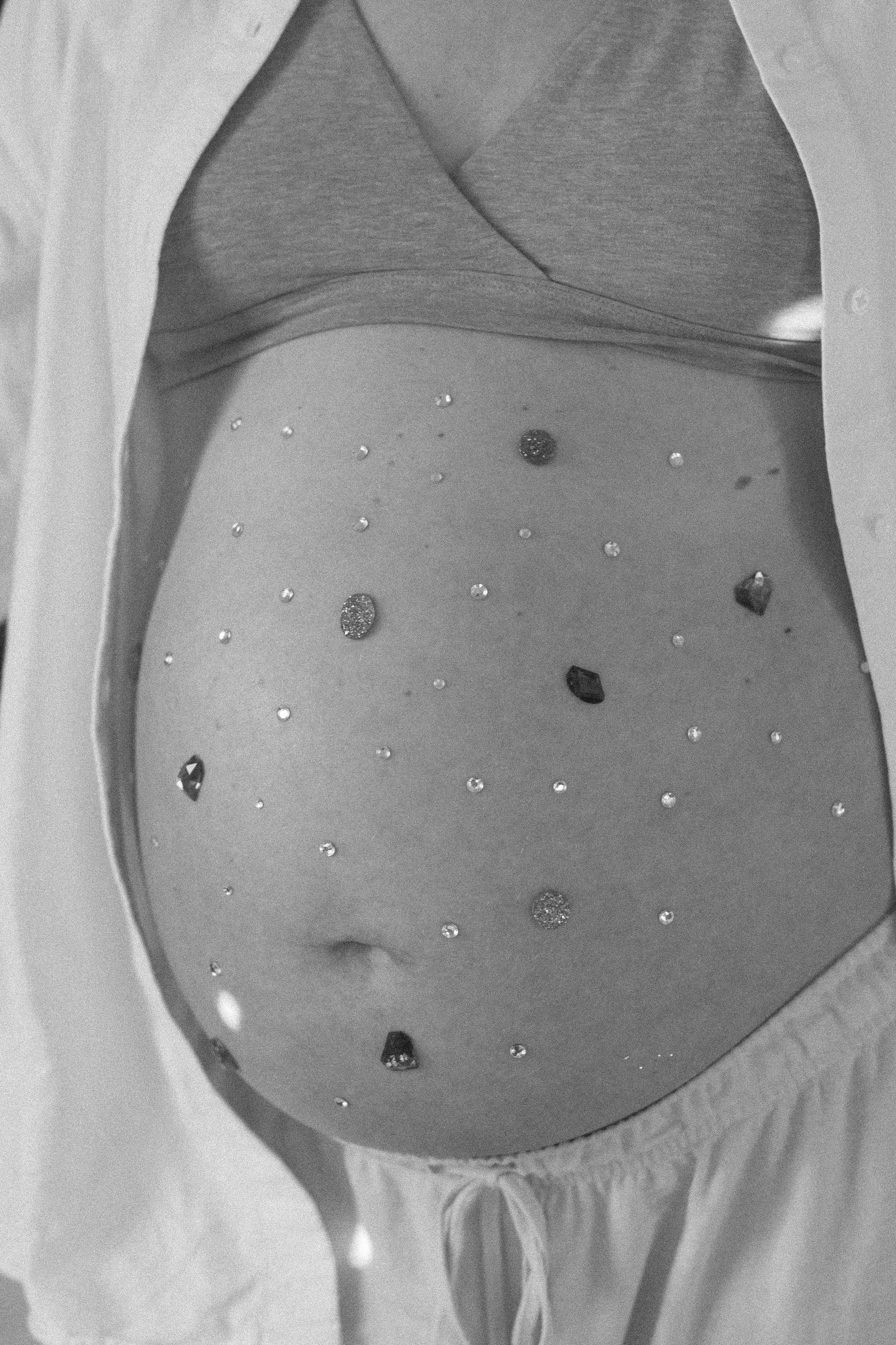 Heinui Poura Photo de famille à domicile Marseille Séance photo Grossesse Enfants Bébé Photographe Femme enceinte 