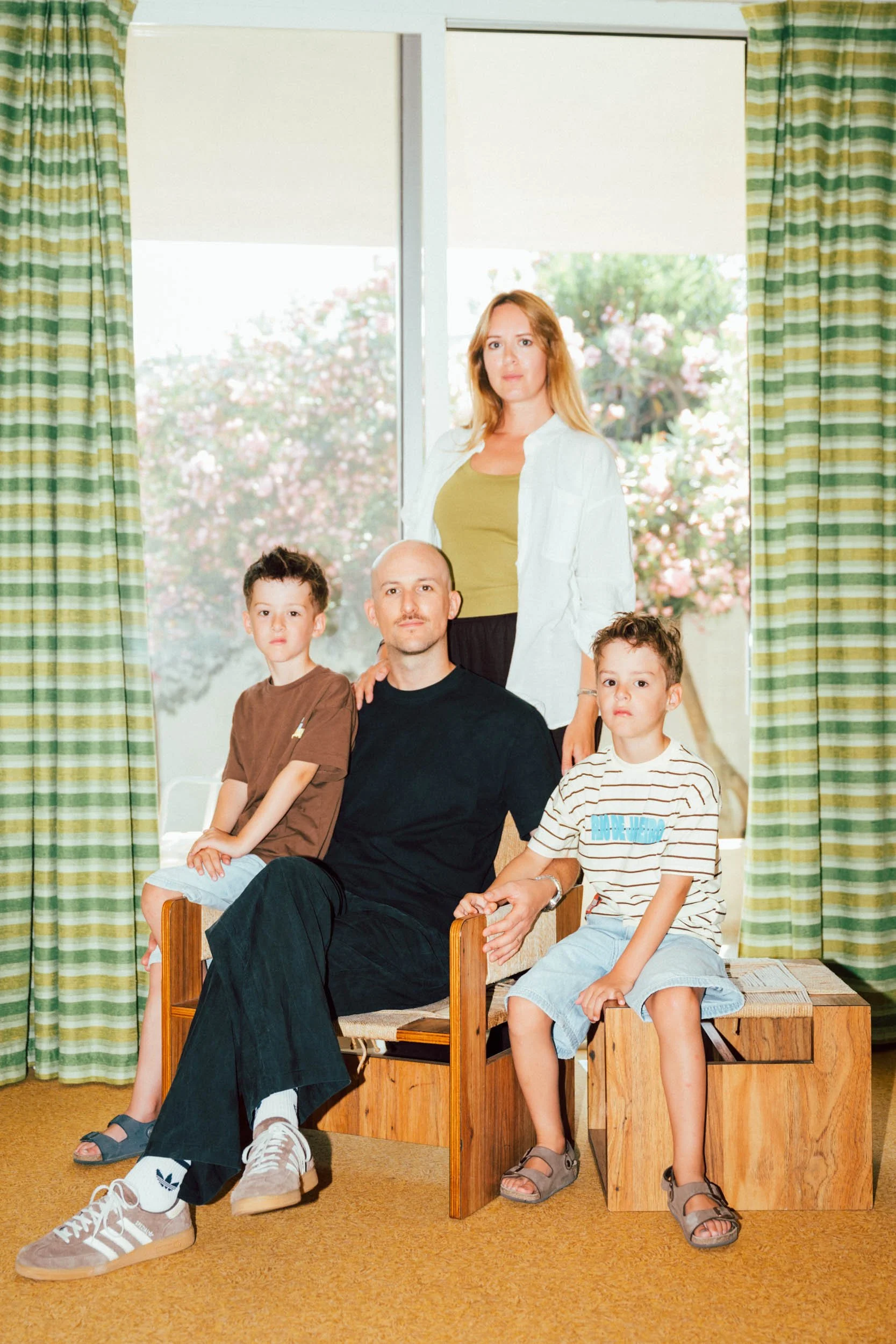 Heinui Poura Photographe Séance photo à domicile Maternité Femmes enceintes Grossesse Famille Marseille Paris Arles Photo Shooting Family Motherhood 