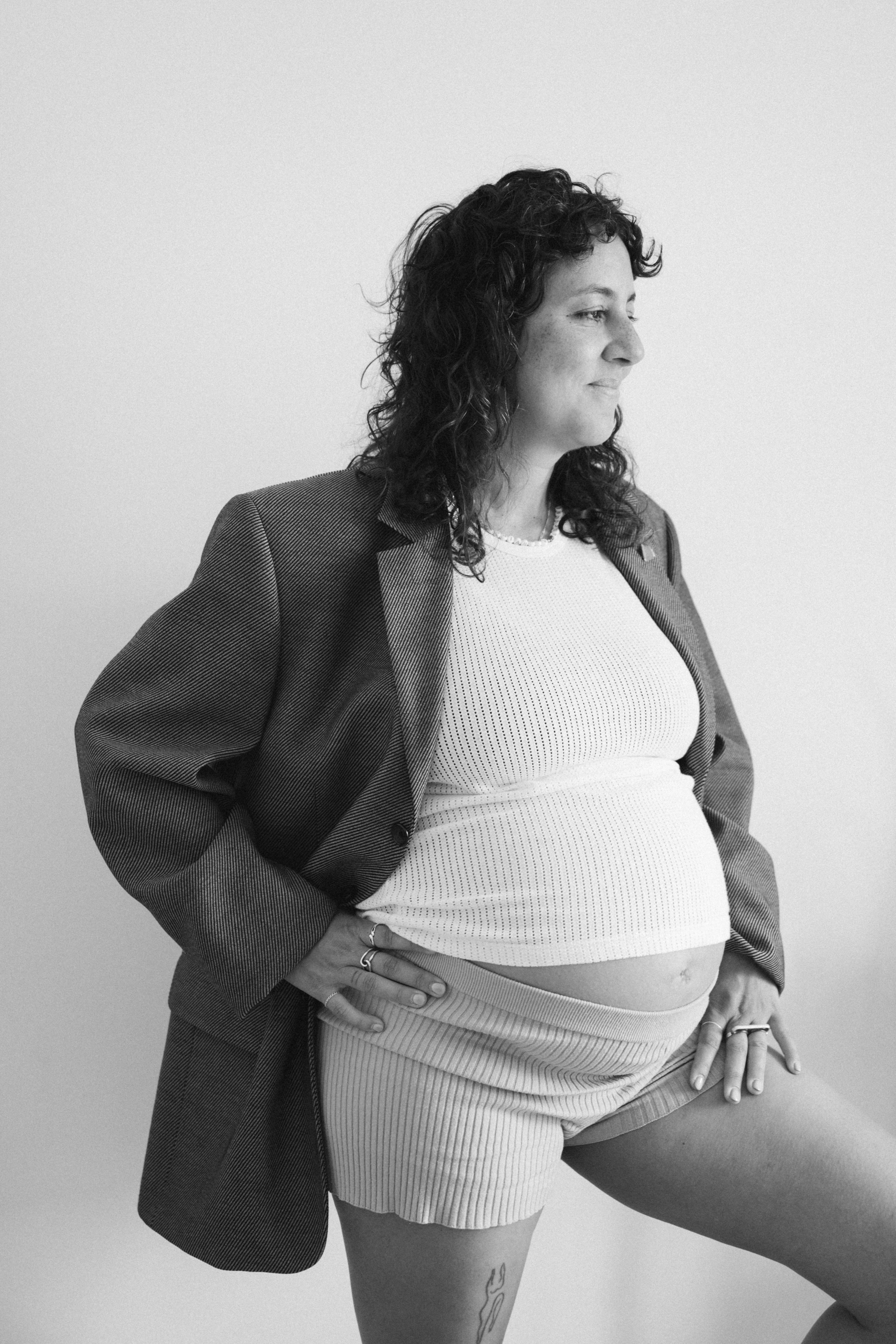 Heinui Poura Photographe Séance photo à domicile Maternité Femmes enceintes Grossesse Famille Marseille Paris Arles Photo Shooting Family Motherhood  