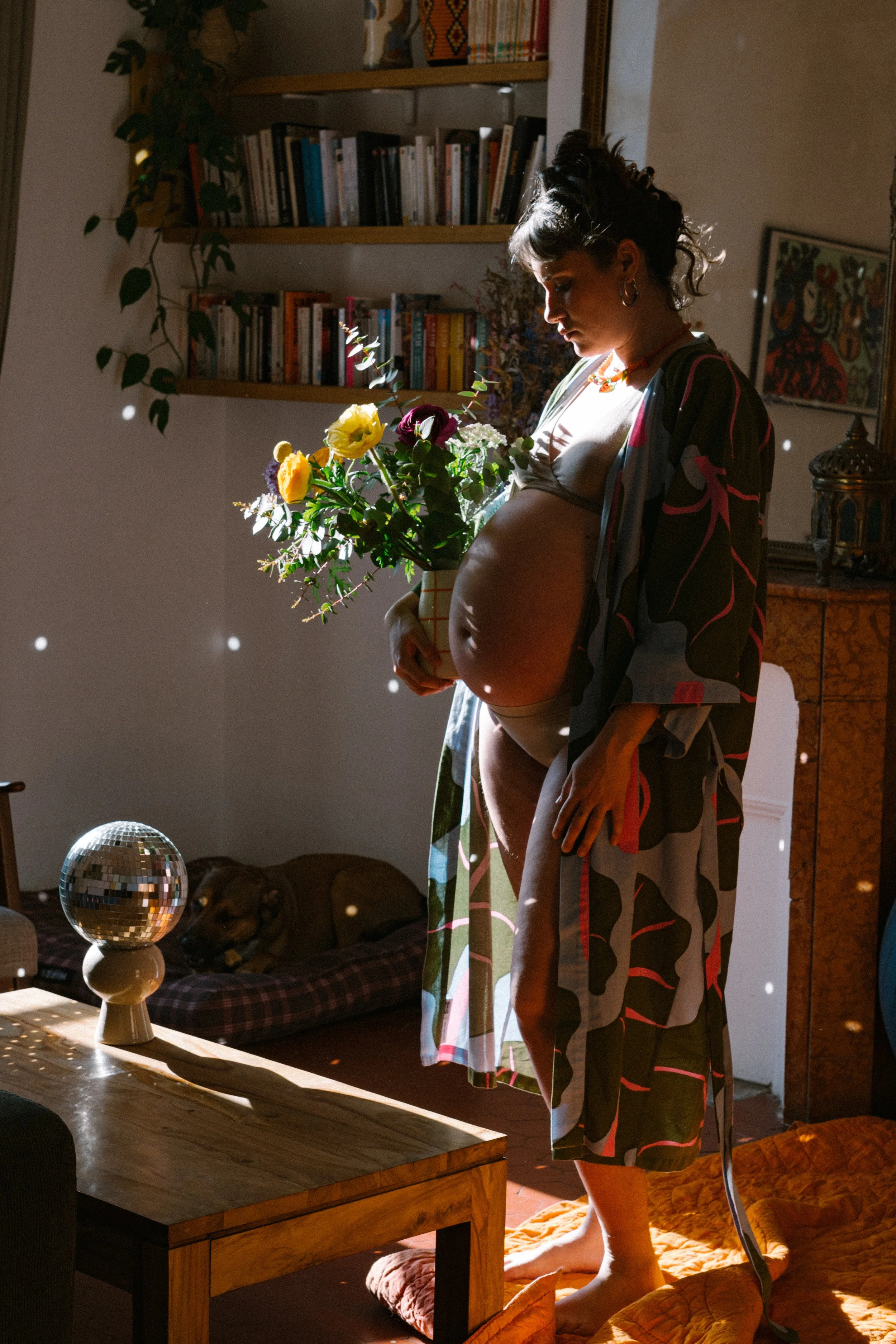 Heinui Poura Photo de famille à domicile Marseille Séance photo Grossesse Enfants Bébé Photographe Femme enceinte 