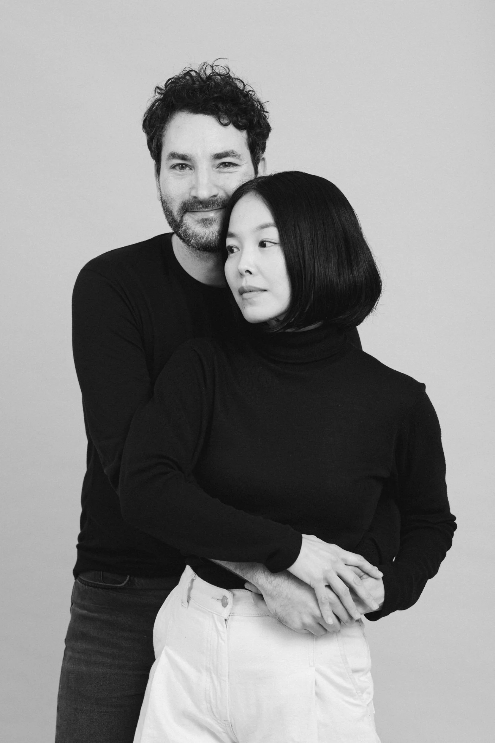 Heinui Poura Photographe Marseille Portrait Duo Couple Séance Photo Shooting Studio Photo Provence Portrait de famille