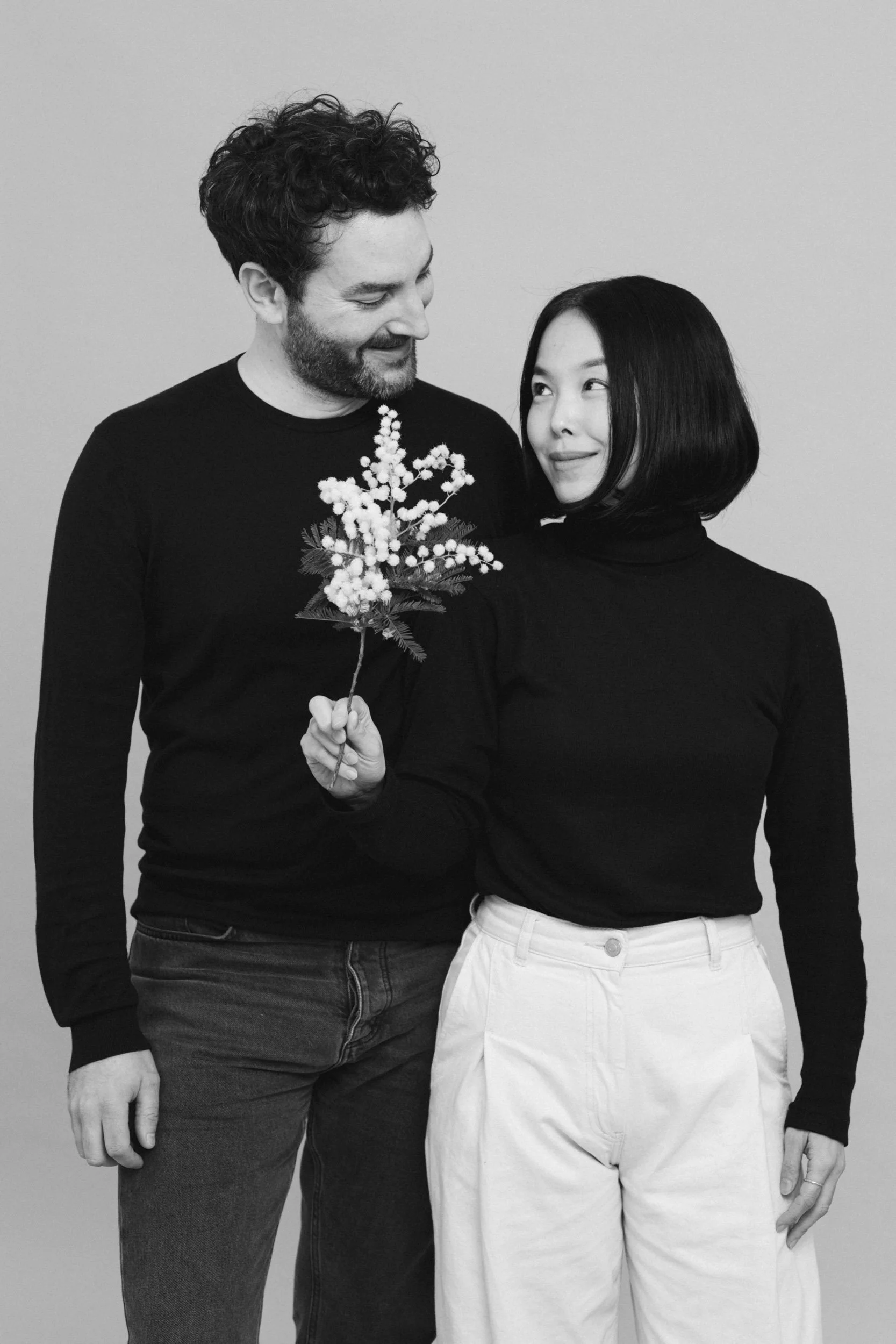 Heinui Poura Photographe Marseille Portrait Duo Couple Séance Photo Shooting Studio Photo Provence Portrait de famille