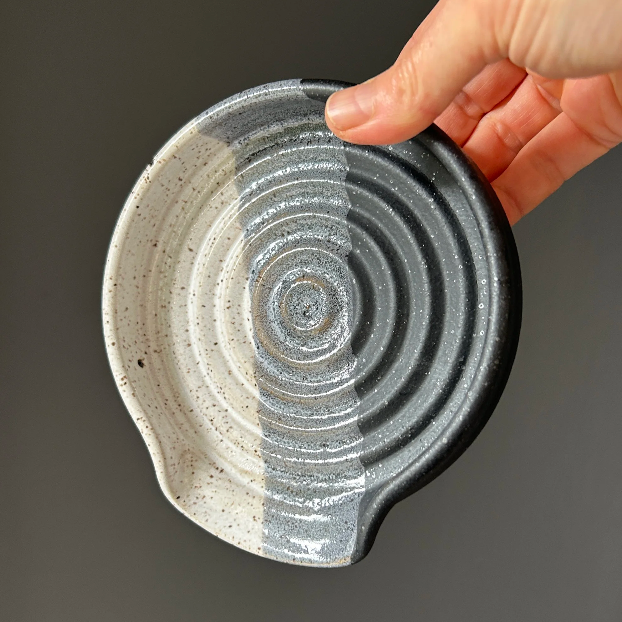 Groovy Spoon Rest, Matte Black & White