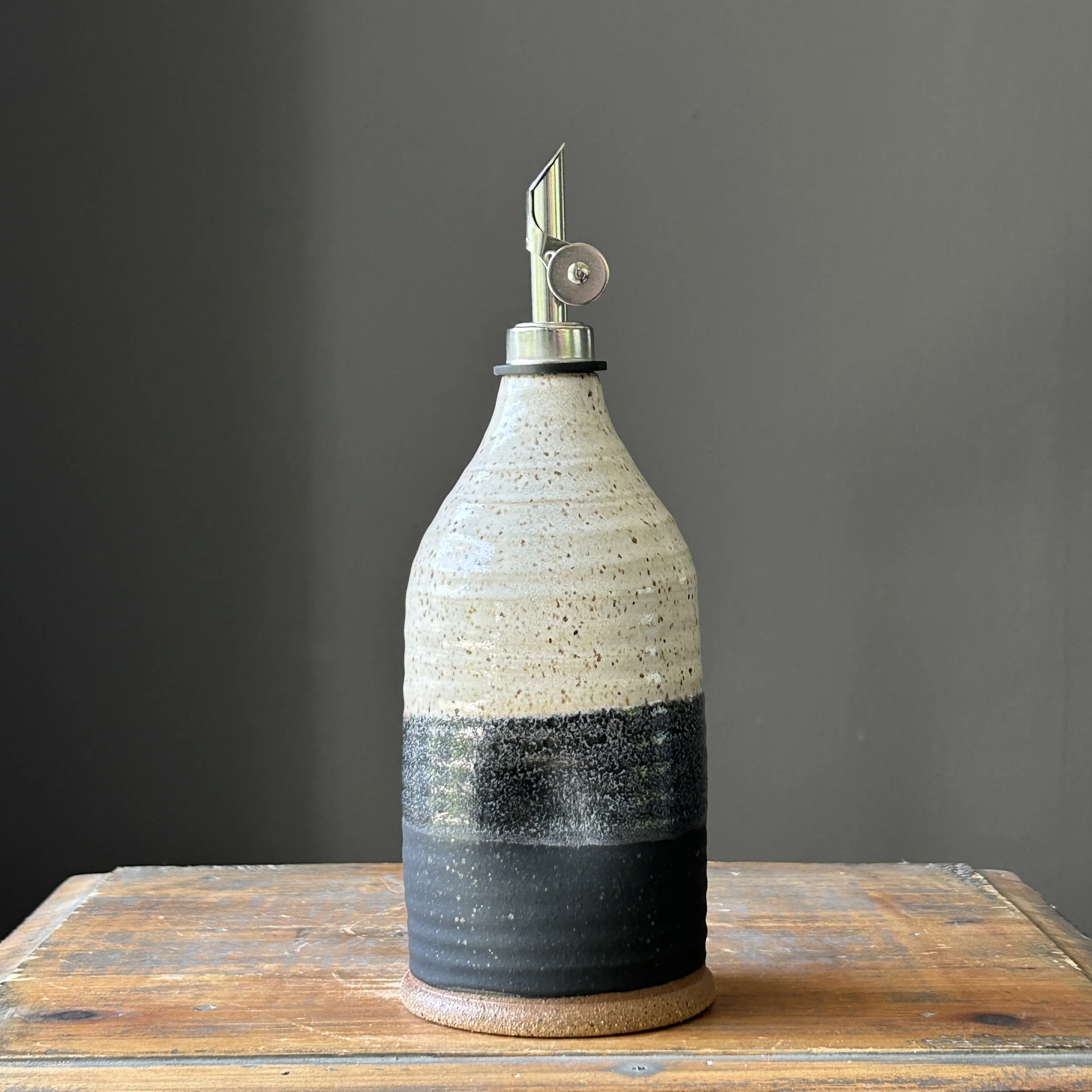 Thumb Grip Olive Oil Bottle, Matte Black & White, 20oz