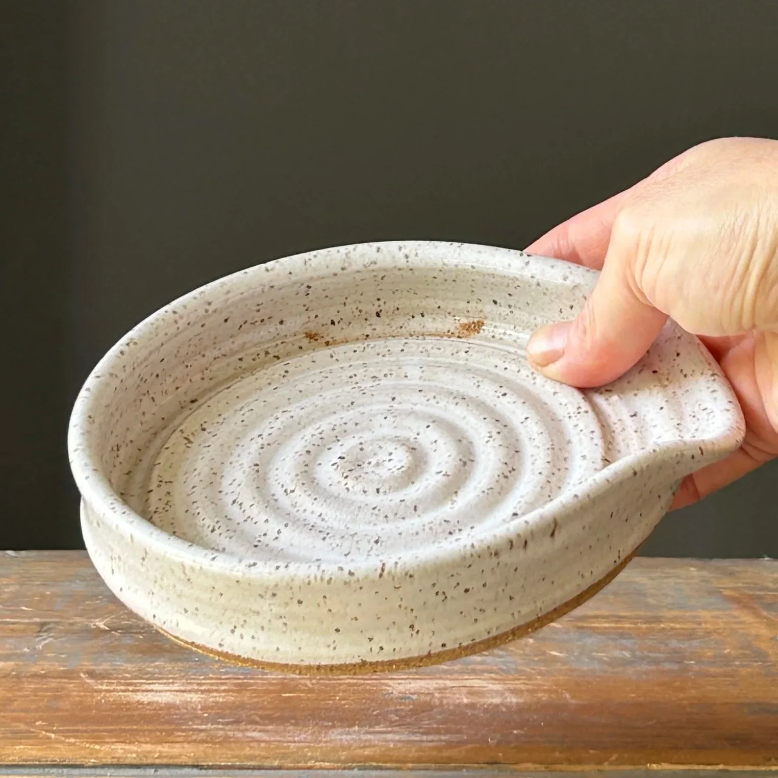 Groovy Spoon Rest, White - seconds