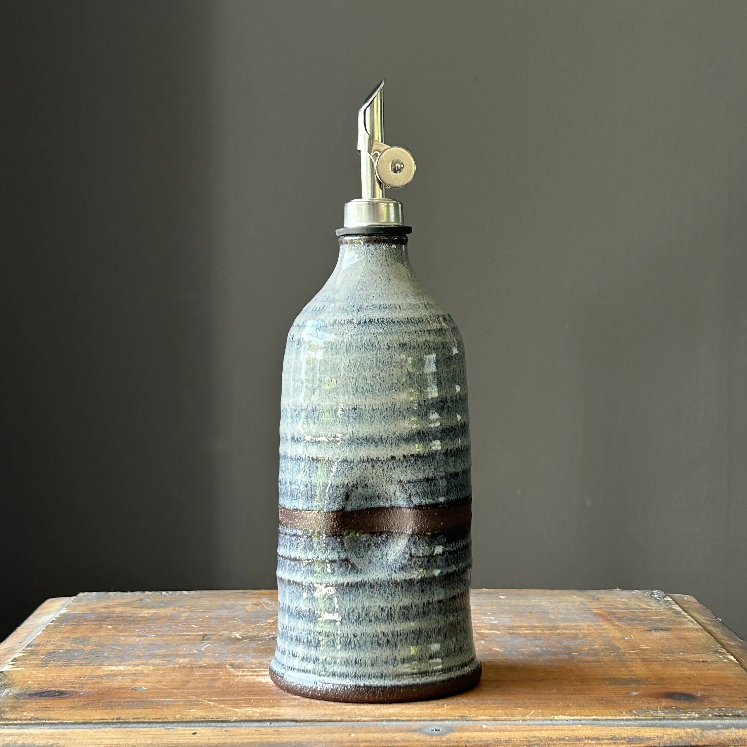 Thumb Grip Oil Bottle #1 - Fog Horizon on Brown Clay, 20oz