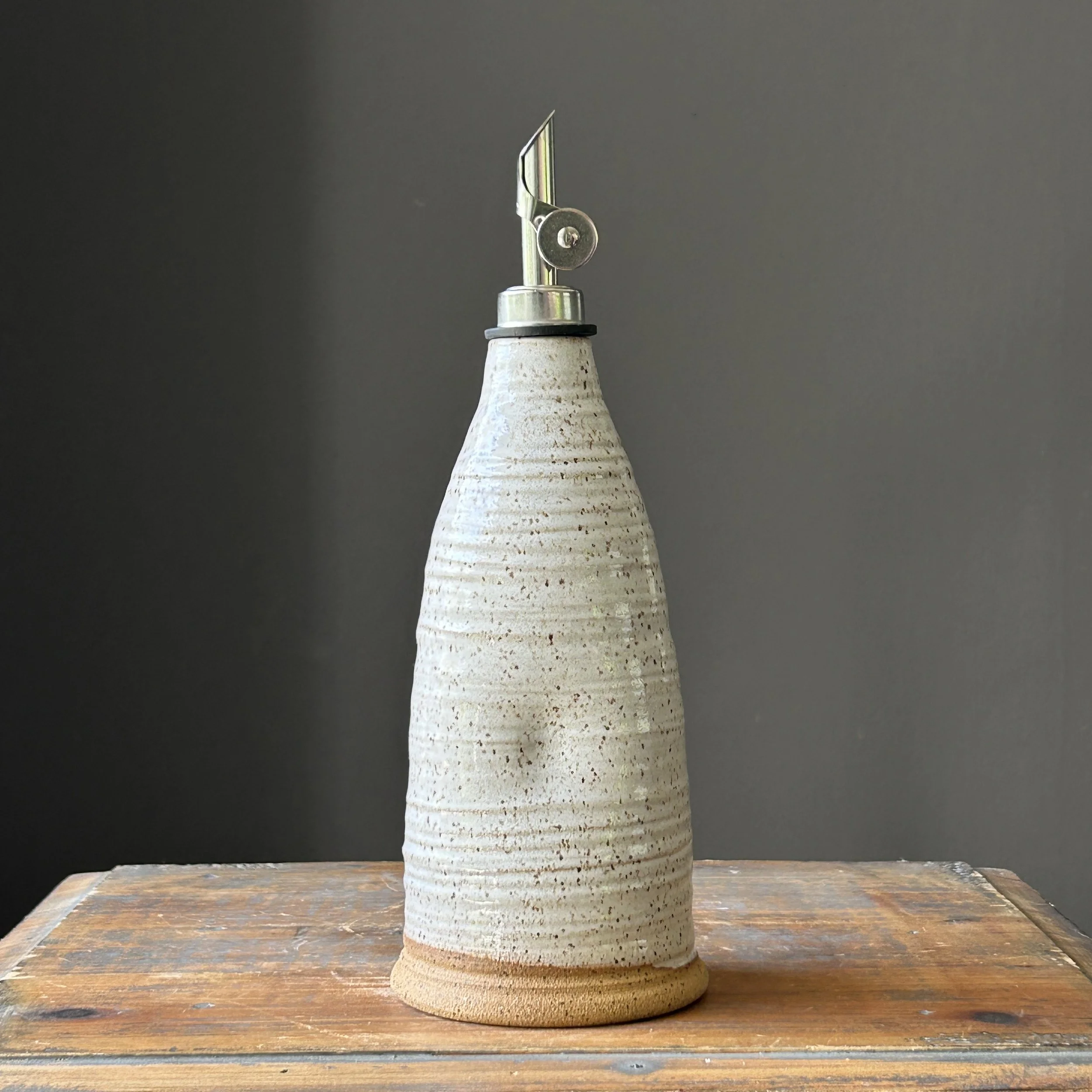 Thumb Grip Oil Bottle, Tapered, White Speckled, 20oz