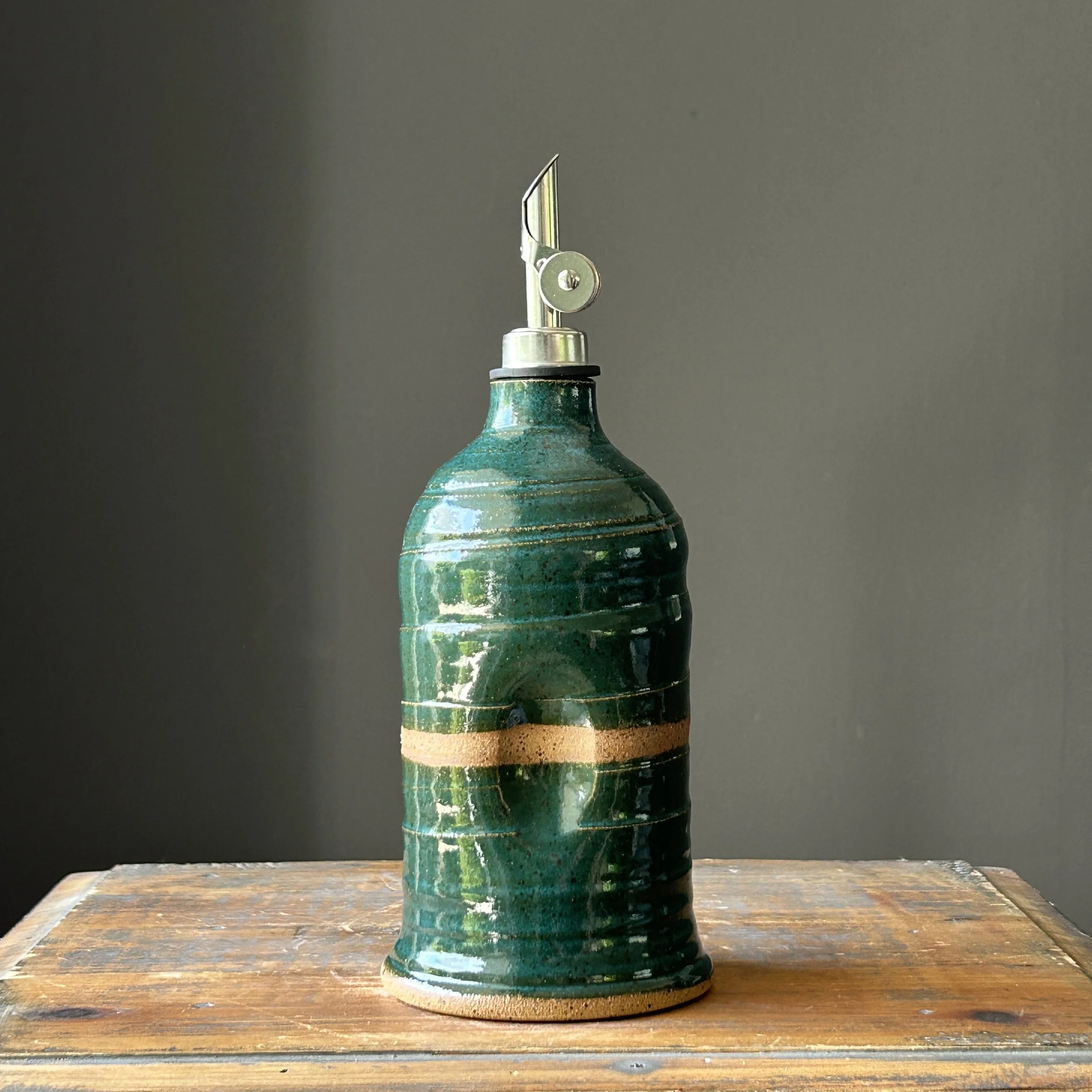 Thumb Grip Oil Bottle, Emerald, 20oz