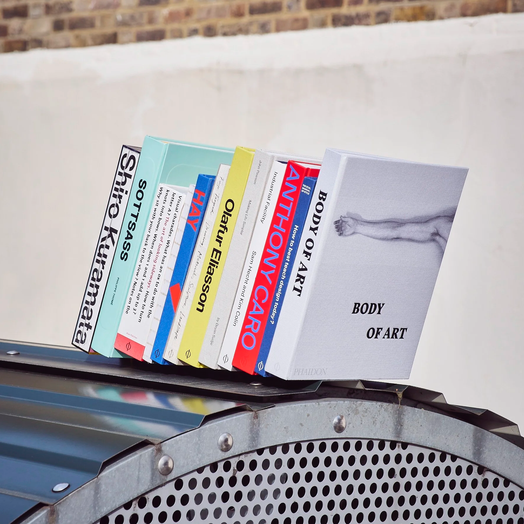 240226_pcs_invisible_bookend_outside_web_034.png