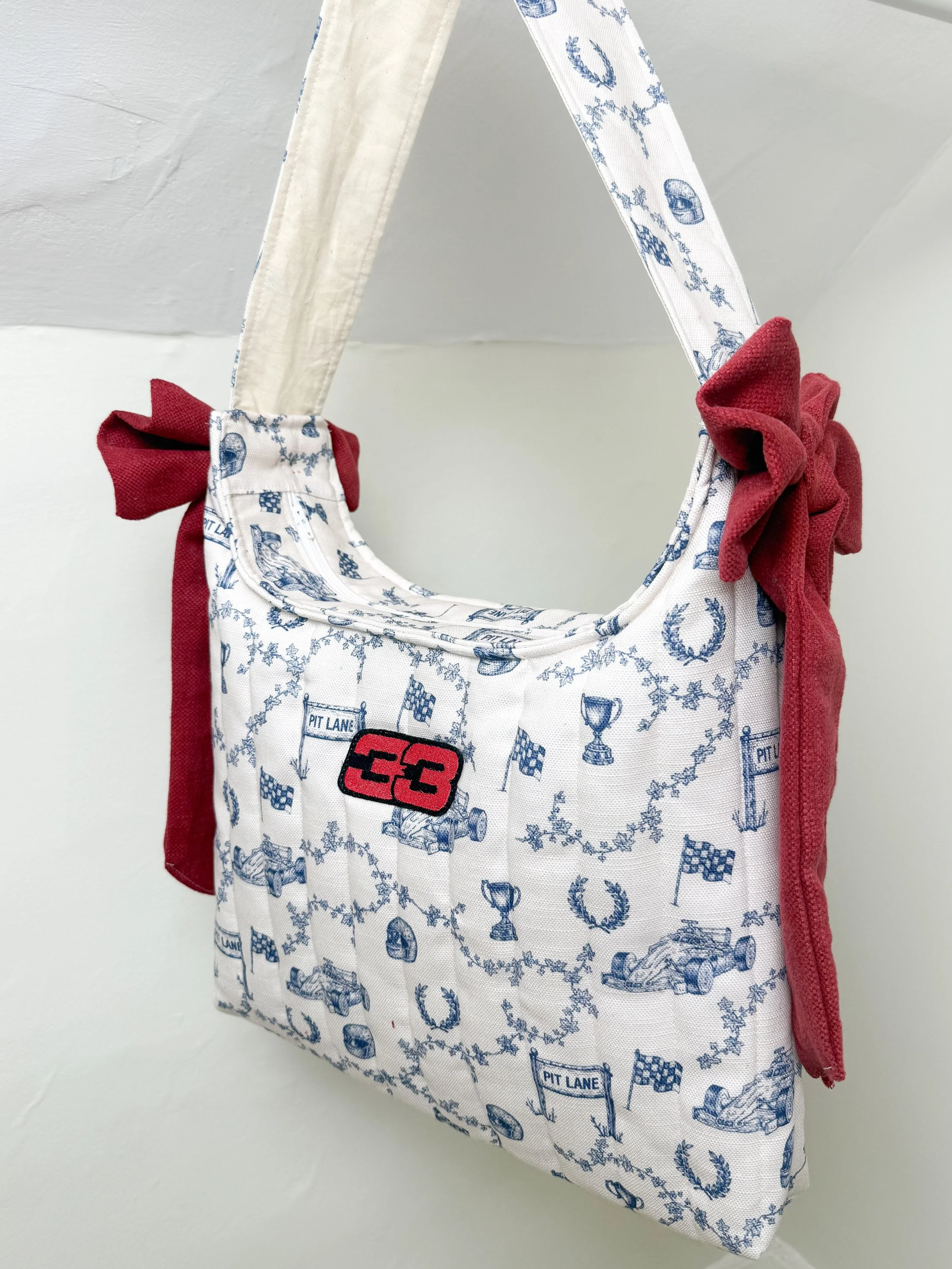 The classic navy racing bag- 33