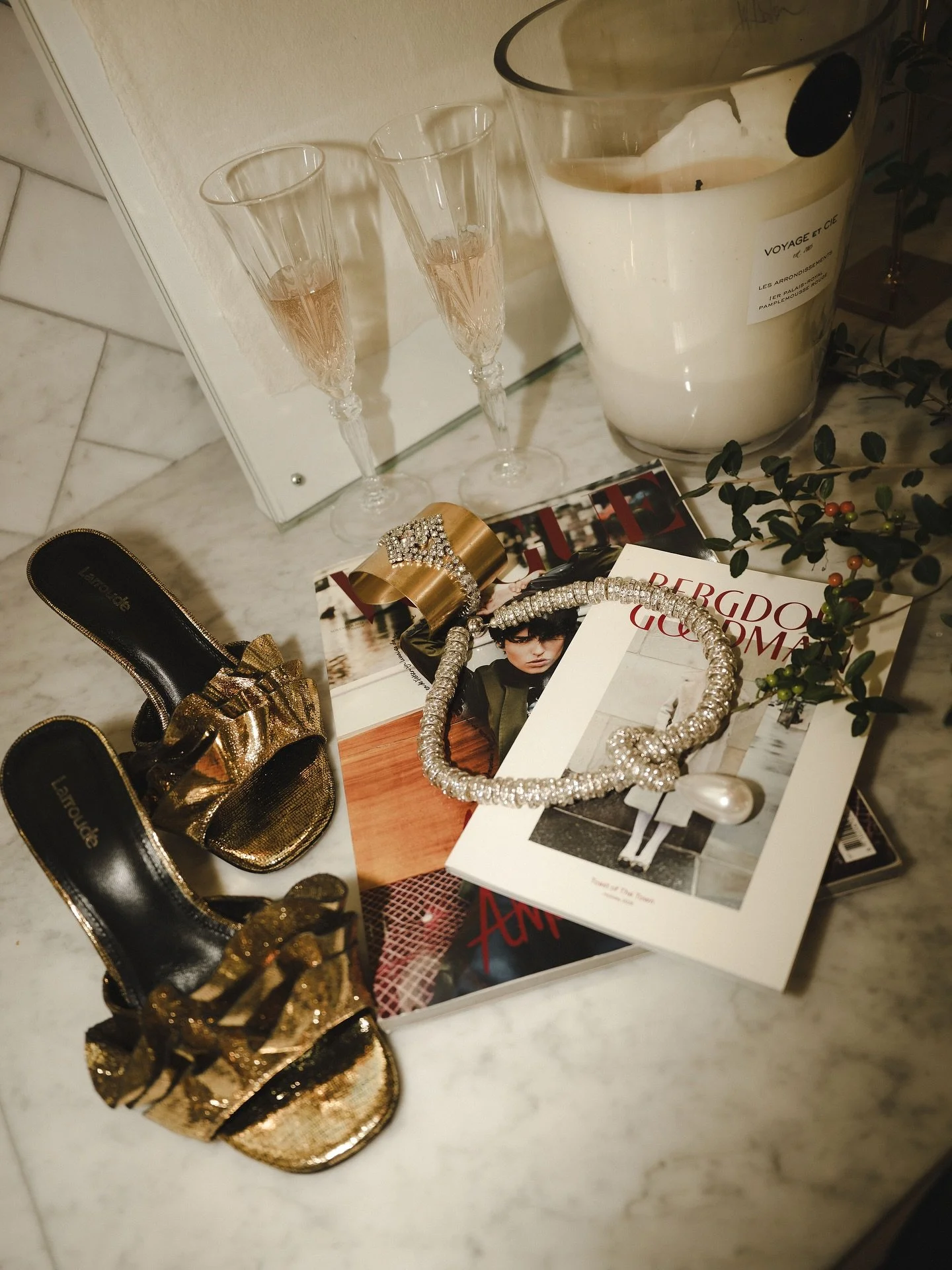 Our Holiday Style Guide is LIVE 🛍✨Think of it as your shortcut to feeling fully styled for every event this season from Thanksgiving to NYE 🪩

Inside you&rsquo;ll find:
-75+ pages (!!) of inspiration, outfits, and shoppable links
-Devo by Lauren Du