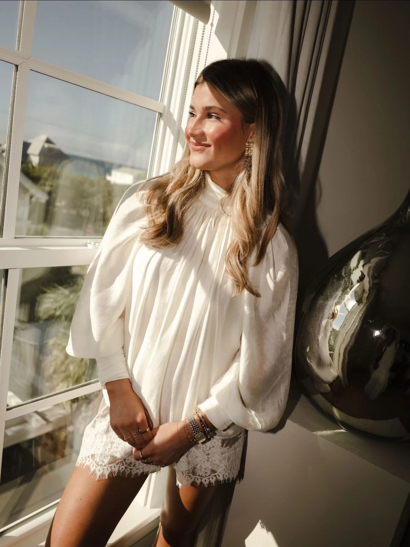 Recently styled for an interior designer 🤍 Emily decided to rebrand her interior design business, focusing on coastal accents and calming colors with inspiration from the @dunlinauberge hotel. Since she&rsquo;s on camera often promoting her business