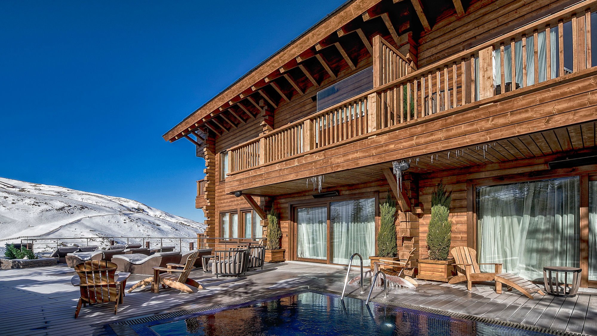 Outside-Pool-Area-outwards_El_Lodge.jpg