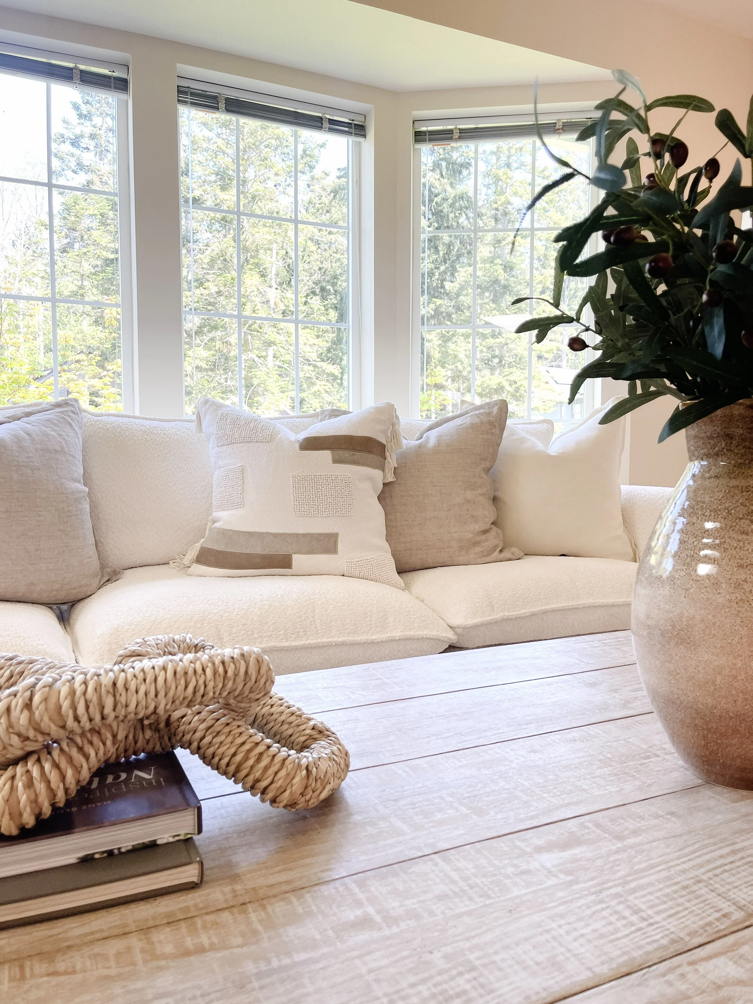 Coastal-inspired home staging in Friday Harbor reflecting relaxed island living.