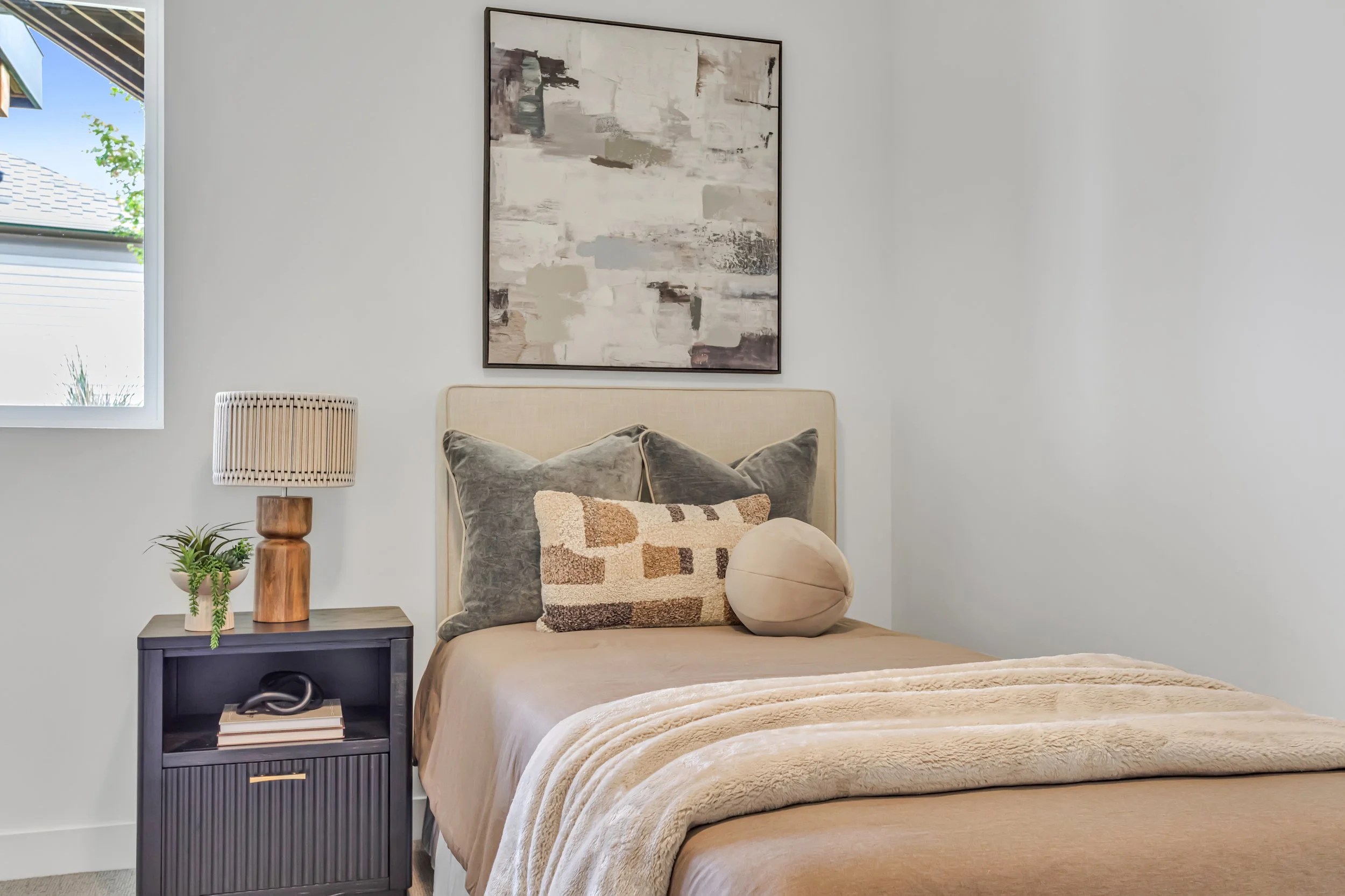 Bright and Stylish Guest Room with Study Nook