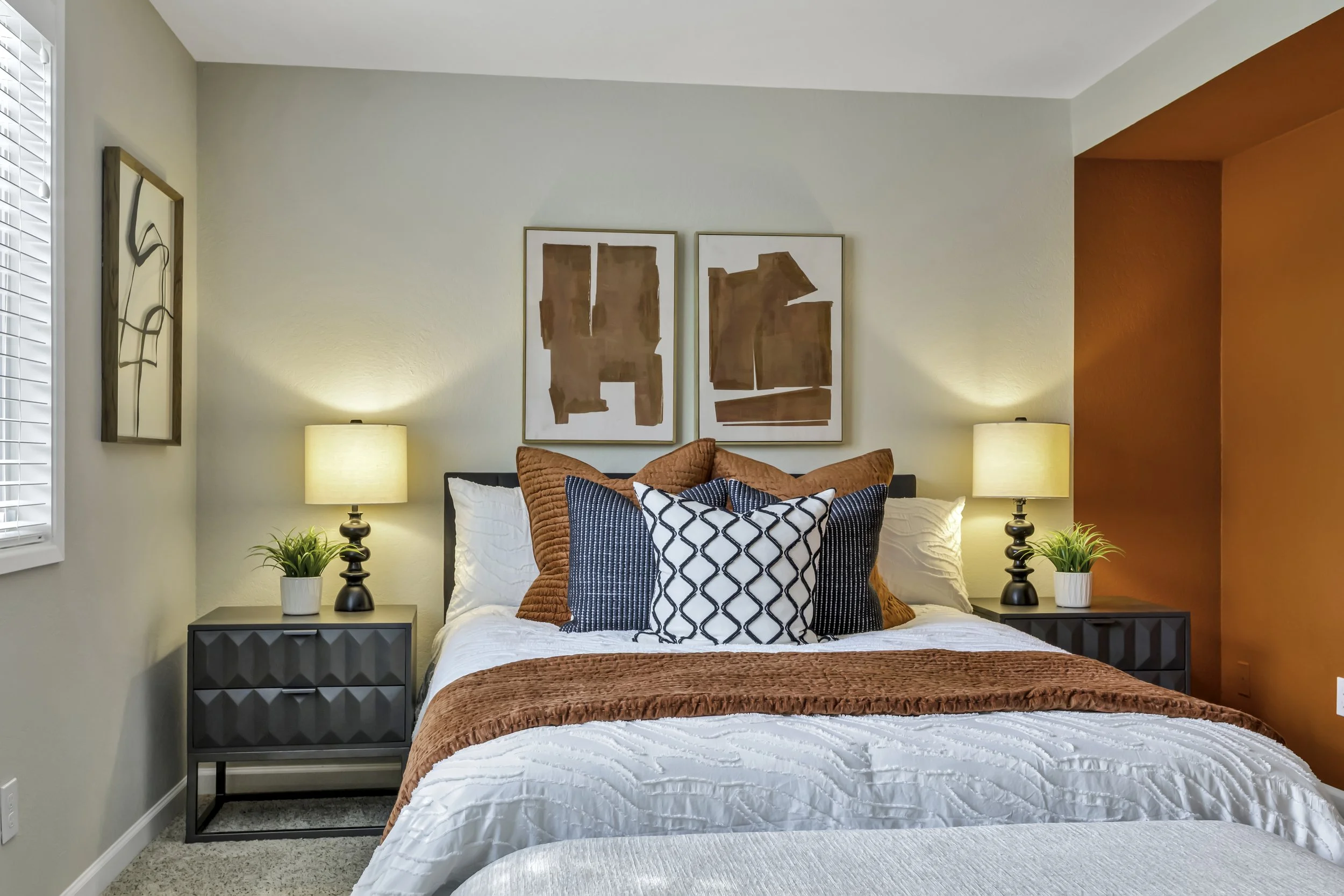 A Cozy and Contemporary Bedroom Retreat in Anacortes, WA