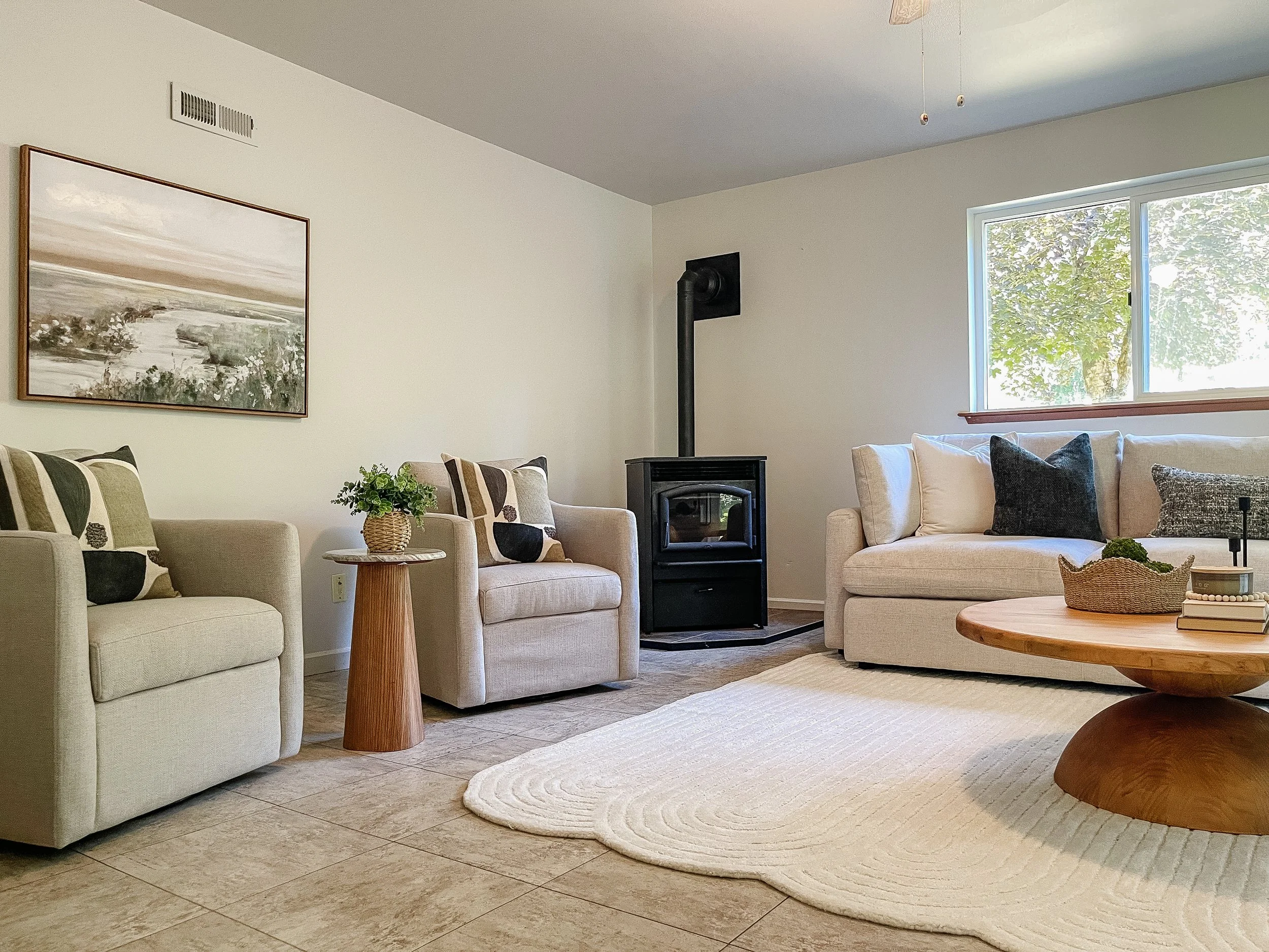 Creating a Cozy, Buyer-Ready Living Room in Arlington, Washington