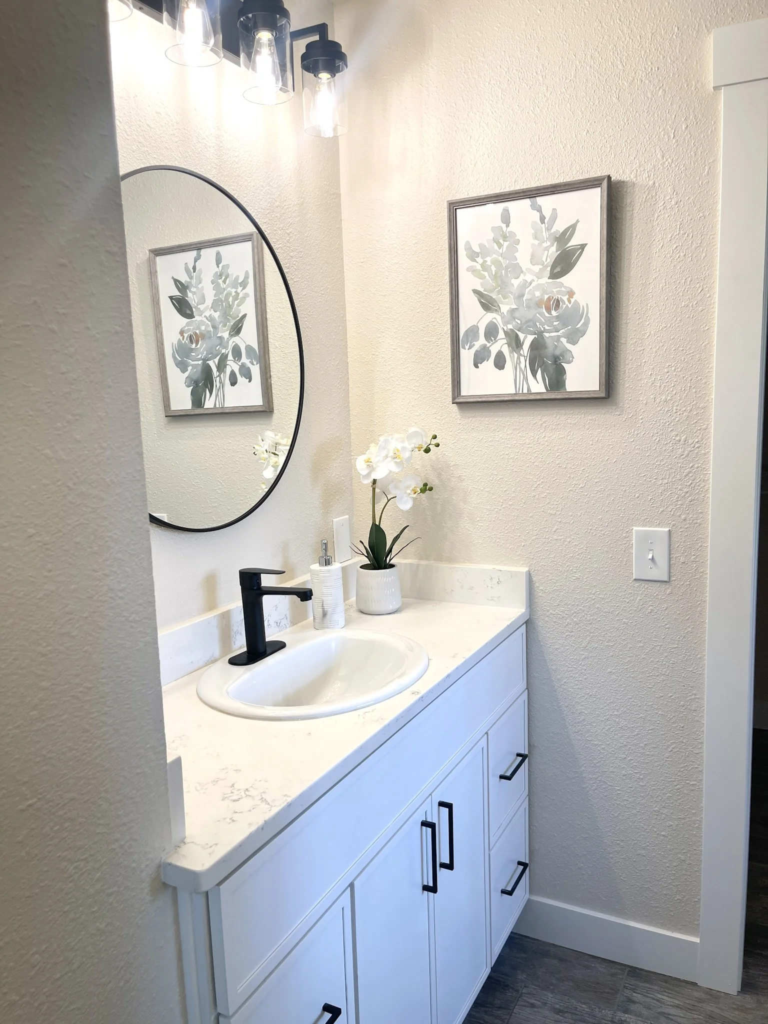 Clean, spa-inspired bathroom staging with simple décor to elevate buyer appeal in Anacortes homes.
