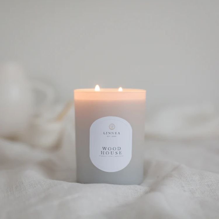 Linnea and Co. Wood House 2-Wick Candle