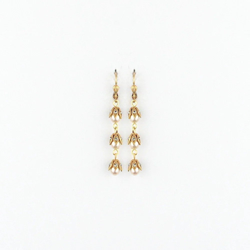 thin but long drop earrings with pearls, gold "leaves" and crystals.