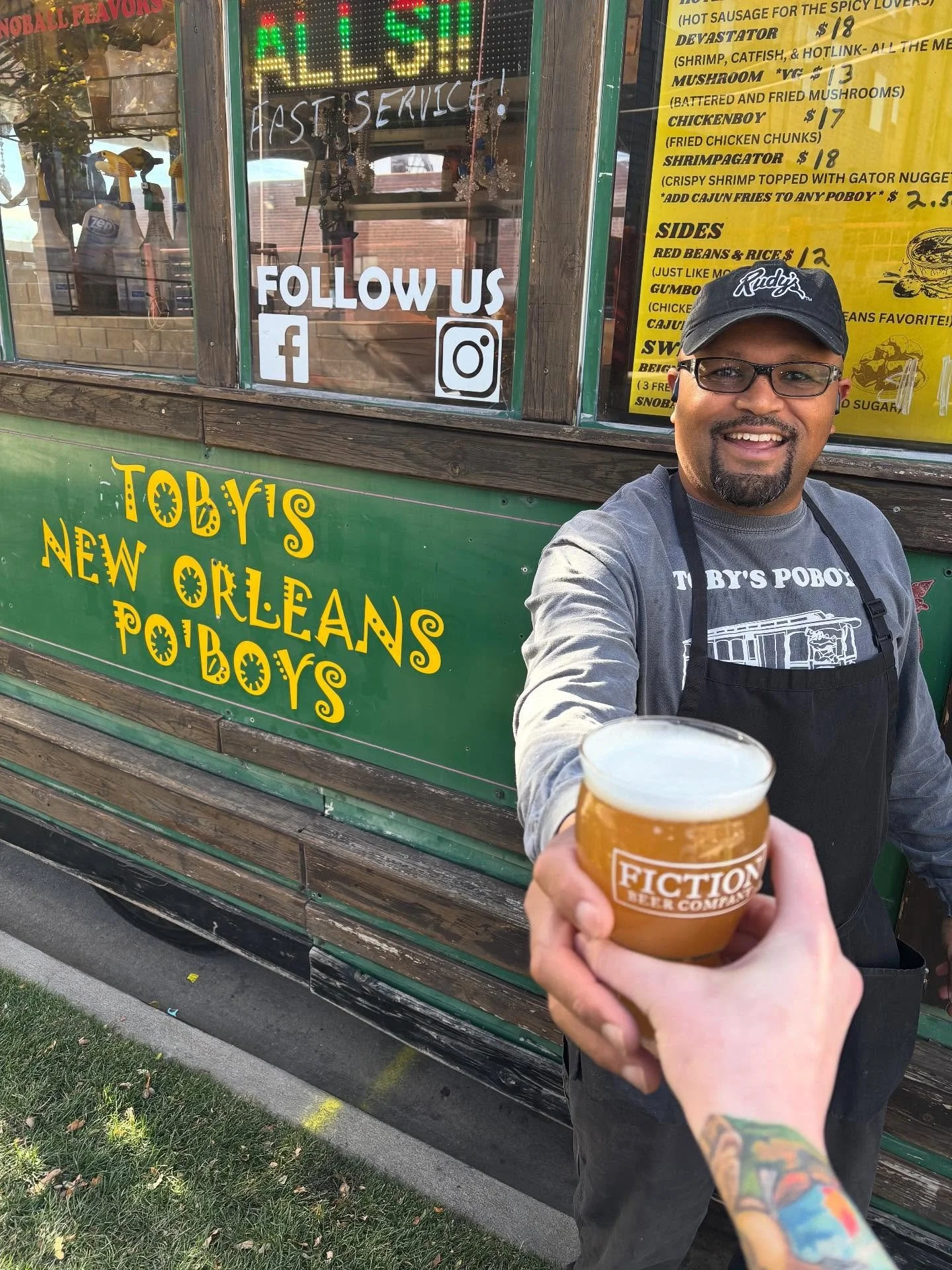 This is the kind of fall day we dream about! 🍁 

@tobyspoboys is here and Madame Psychosis is freshly canned. What more could you ask for? Grab your latest craft project 🧶 and join us for our monthly Crafturday! @dungeons.n.drafts.denver will be he