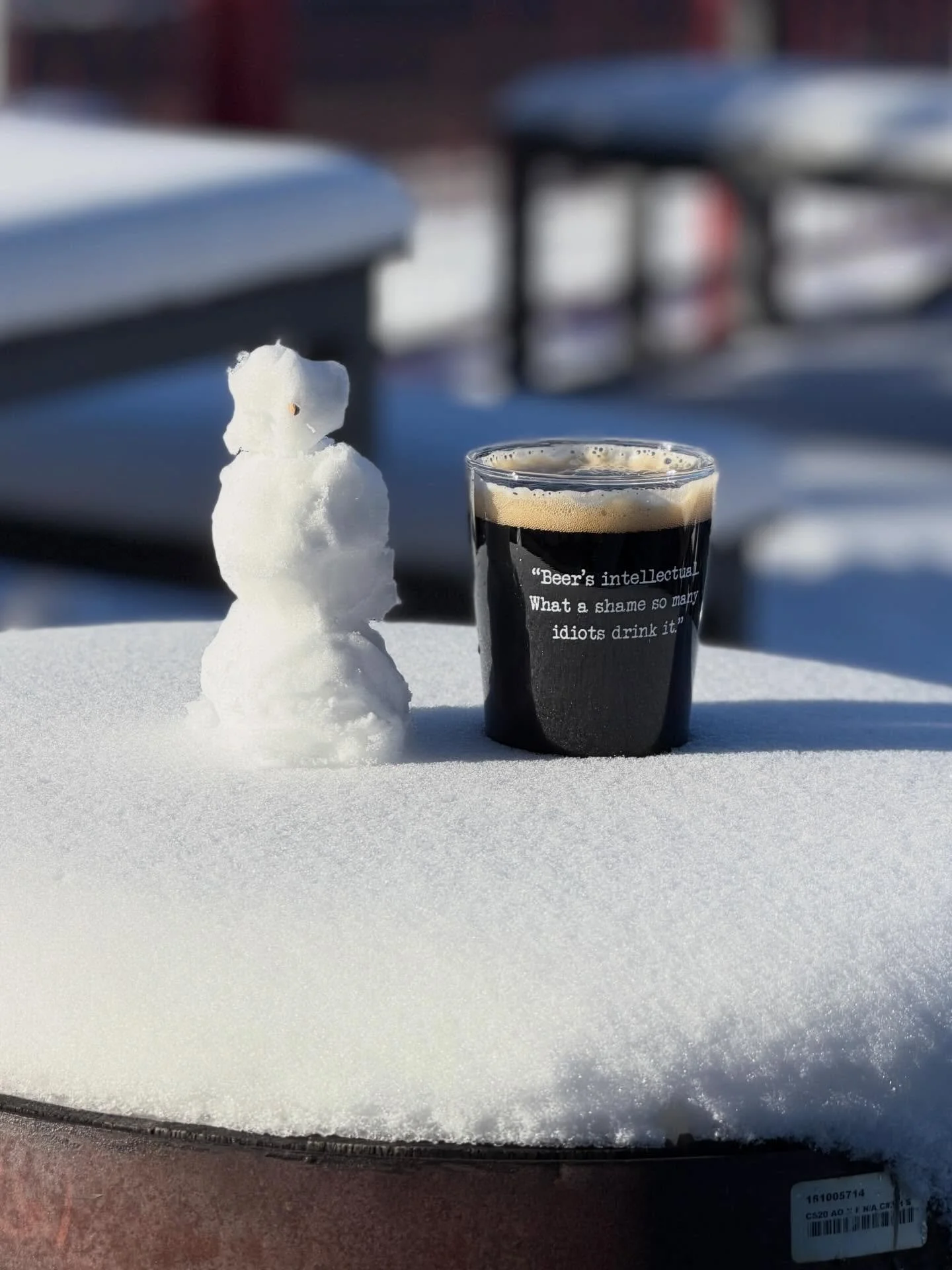 ⛄️ Do you wanna build a snowman? 👀

It&rsquo;s crisp out there, but warm in our taproom. Grab an Alternate Present, cozy up in a comfy chair, and relax! 

🔥 From 4-8pm, @bigbellybrothersbbq will be parked outside serving up the best BBQ in Denver.
