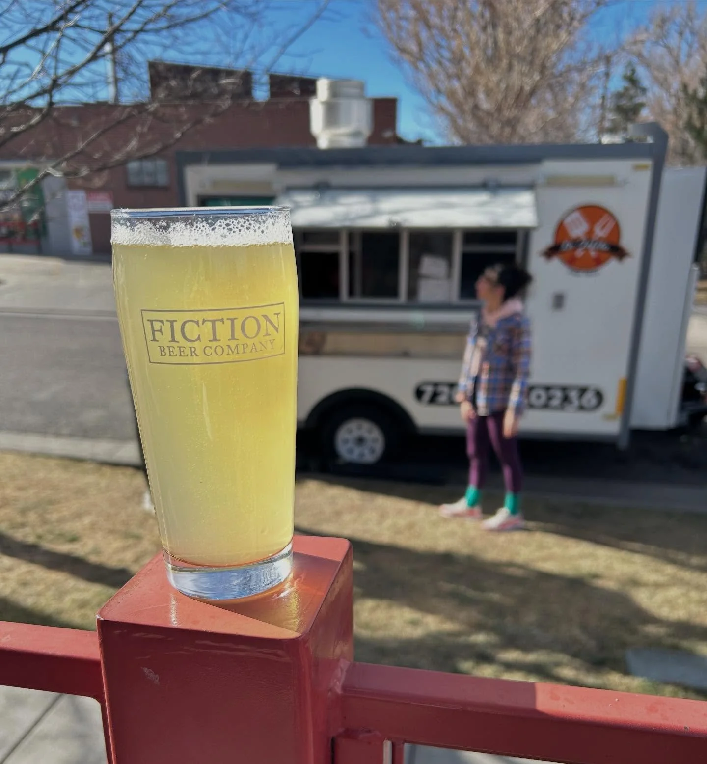 Apparently the patio didn&rsquo;t get the memo that it&rsquo;s January ☀️ what a perfect afternoon to enjoy a Sploosh in the sun!

@lajefitafoodtruck is here serving up some awesome burgers and tacos!

#fictionbeercompany #fictionbeer #sundayfunday #
