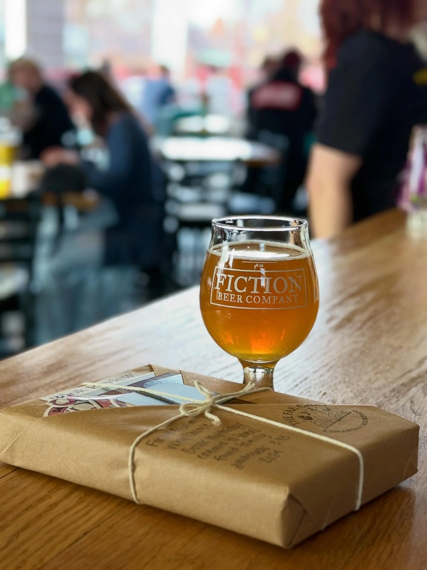 ☀️ Your Saturday plans are ready! It feels like spring out there and our doors are wide open. Perfect excuse to grab a beer and hang out! 🍻 

@thefaecartbookshop is here til 6pm selling blind dates with a book and a selection of romantasy titles. AN