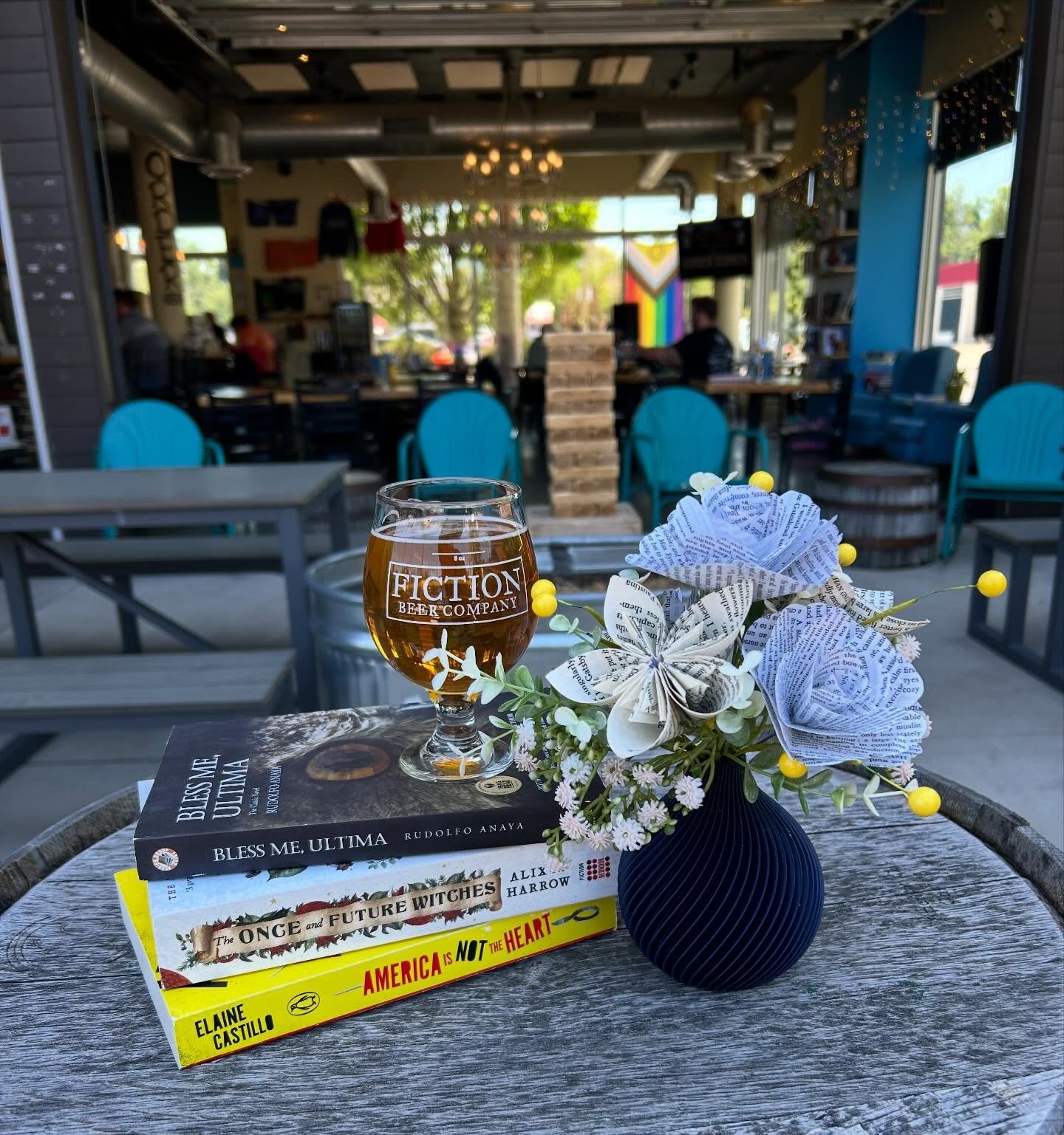 🌸 Happy Mother&rsquo;s Day! 🍻Cheers to all moms of all different styles and flavors!! It is an absolutely perfect day to treat your mom to a beer on the patio, or give them some quiet time in one of our comfy chairs!

@hotboxdeliden is serving up d
