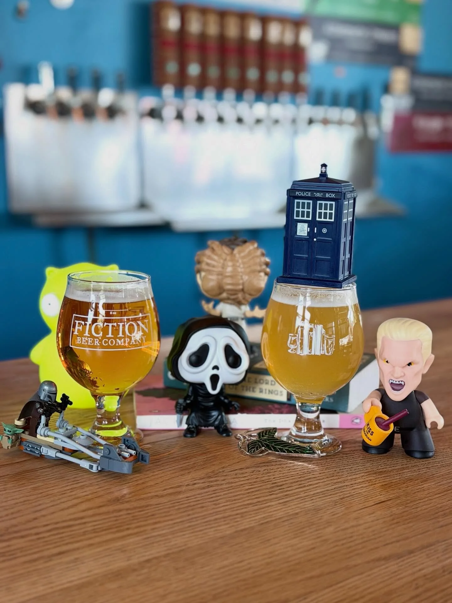 👽 Trust no one&hellip;except your trivia team for Denver FanExpo trivia tonight! Wear your best cosplay, study up on the fandoms and guests coming this year, and win fun prizes. Trivia starts at 7pm sharp! 🧠 

🍺 A pint of Sneaky Little Hopses (Wes