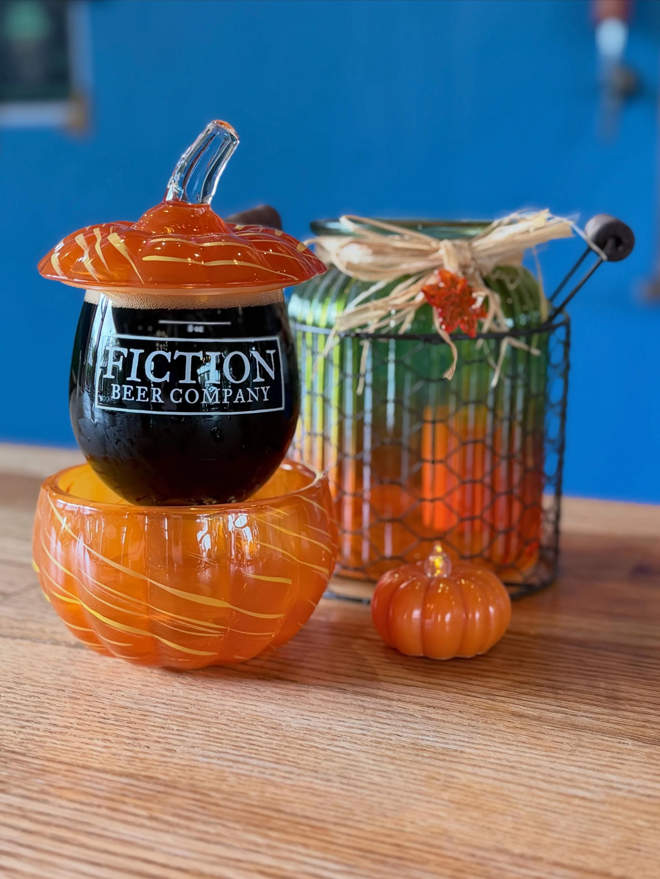 🎃 It&rsquo;s fall, y&rsquo;all! We&rsquo;re finally getting some cooler days and it&rsquo;s setting the vibe for some of our favorite fall beers, including our Schwarzbier, Alternate Present. 

🧠 Tonight is trivia night at 7pm! Rally your friends a