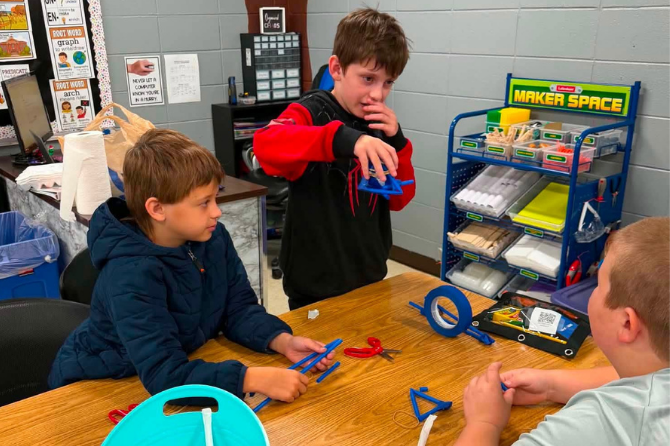  Flat Lick 4th grade students put their creativity, problem-solving, and engineering skills to the test during an Egg Drop Science Experiment! 