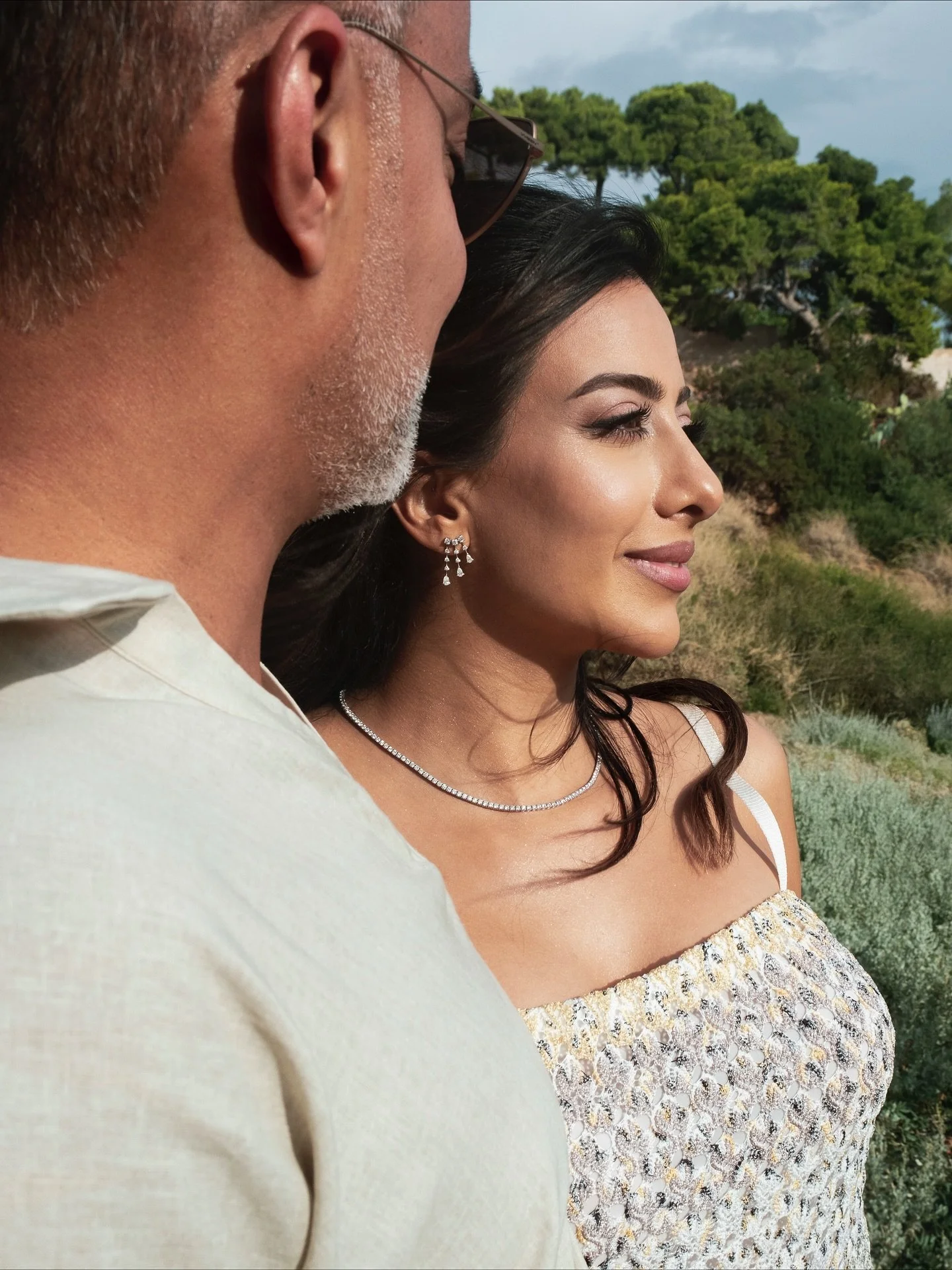 We&rsquo;re all in for this vibe. Cocktails, beach, the waves and good music. 🔥

Planning @the12events @eva_kanad 
Photography @alerian_photography