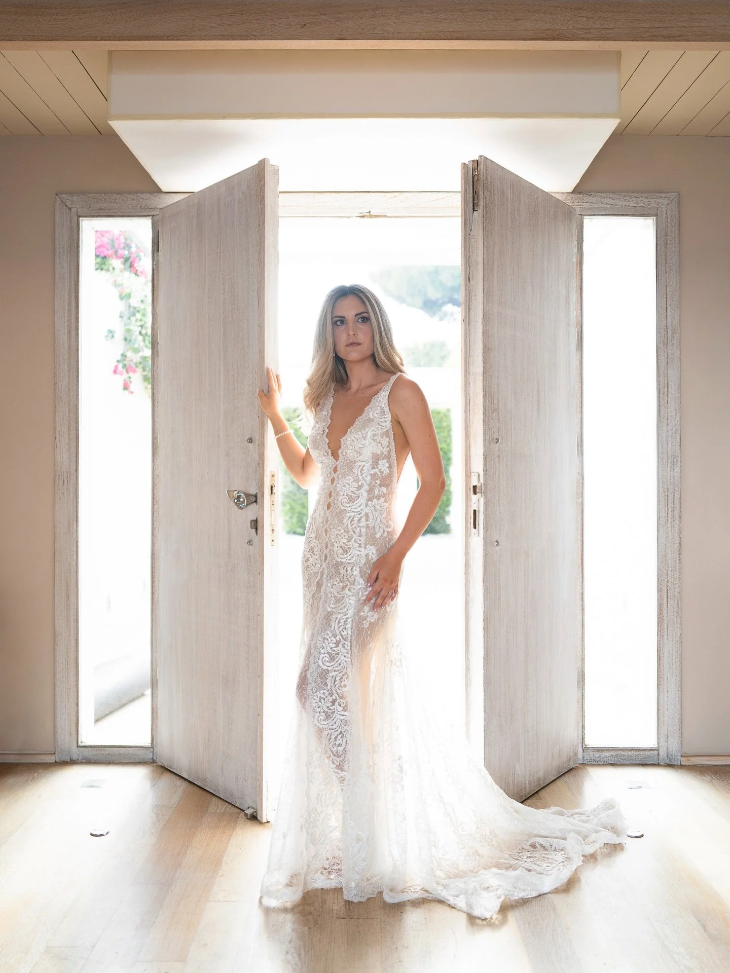 When the light carves the most elegant outline of our bride.

Planning @katerina_petropoulou_events 
Location @islandresortathensriviera 
Photography @alerian_photography 
Makeup @konstantinamichopanou 
Hairstyle @chrisoulapetrakihair @banadiamantako