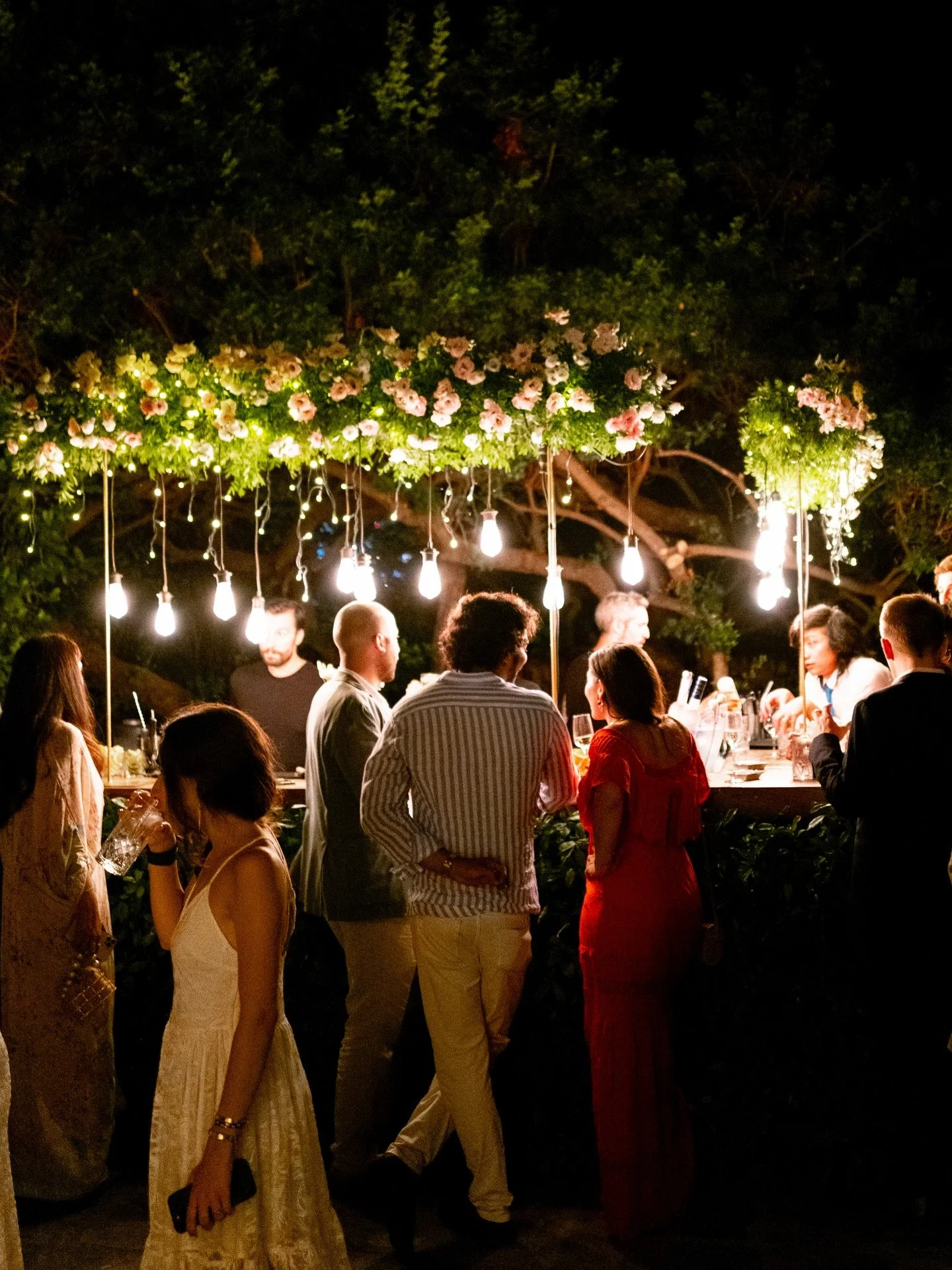 Cocktails, conversation, and the magic of Athens at @lake_vouliagmeni_athens 

Photo @alerian_photography