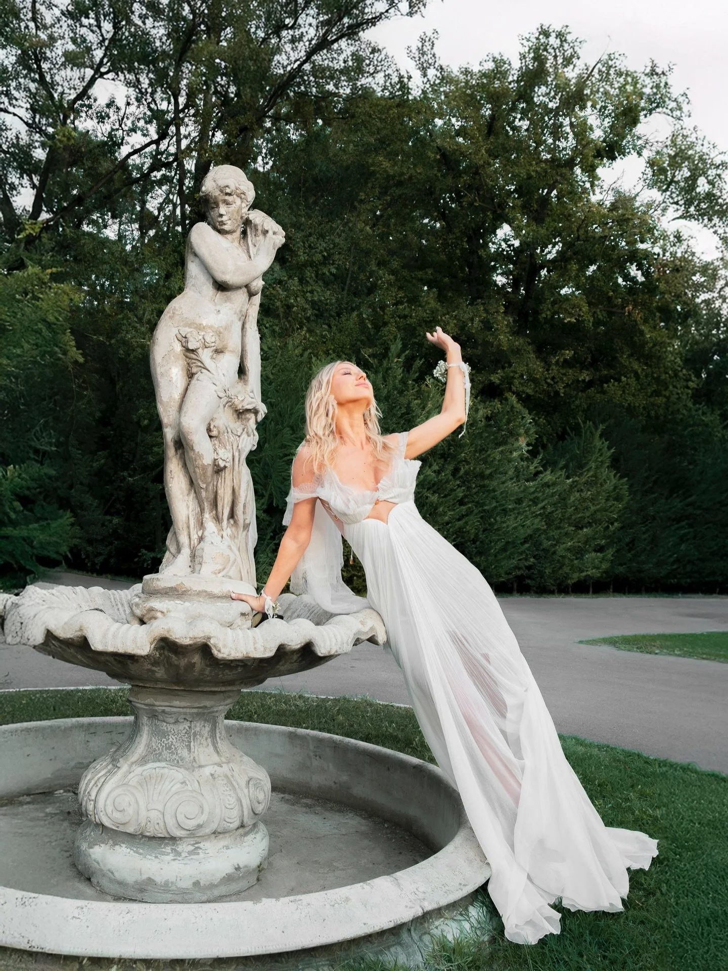 Editorial wedding photography blends real moments with fashion-inspired elegance&mdash;timeless, intentional, and magazine-worthy.