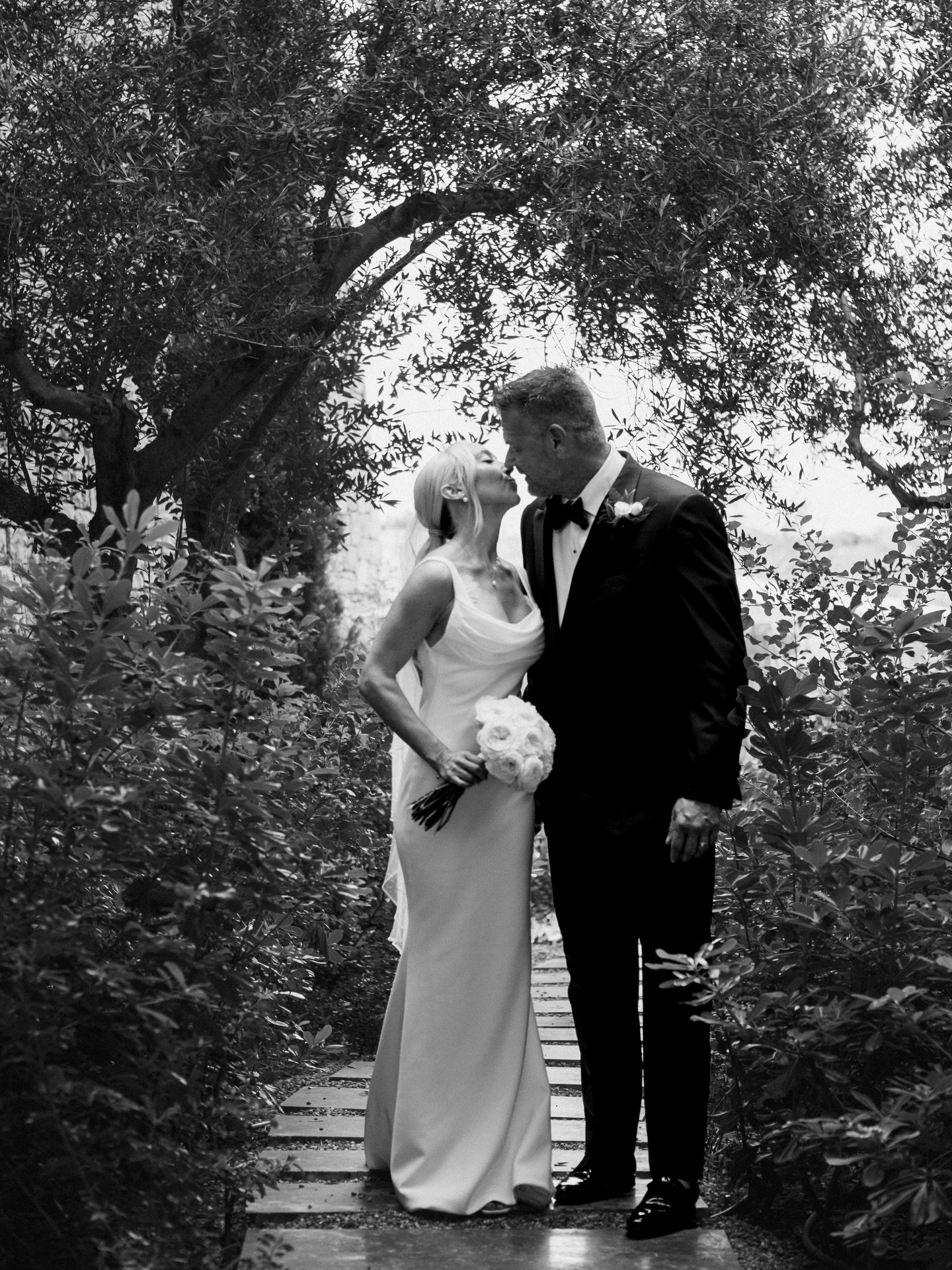 Black &amp; white, because some stories don&rsquo;t need color to be unforgettable. They just need two hearts choosing each other, every single day.

Photo @alerian_photography 
Makeup and Haie @theocharismakeup 
Location @wcostanavarino