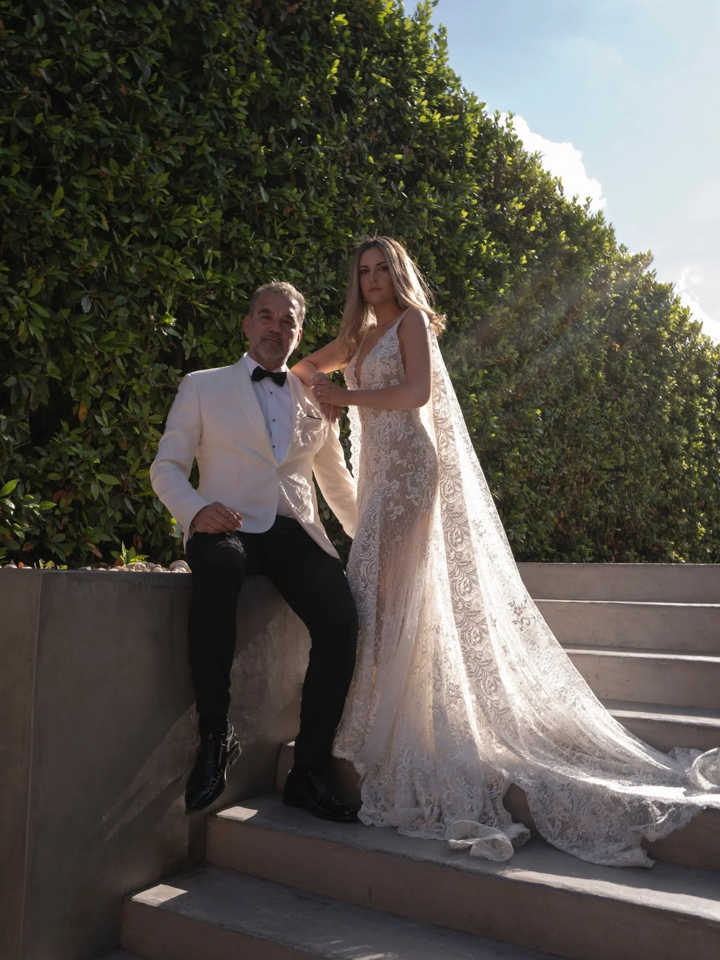 2026 wedding trend: elevated minimalism with statement details. Think clean architectural backdrops, sculpted greenery, monochrome palettes, and fashion-forward portraits that feel straight out of a magazine &mdash; but still deeply personal.

Planni