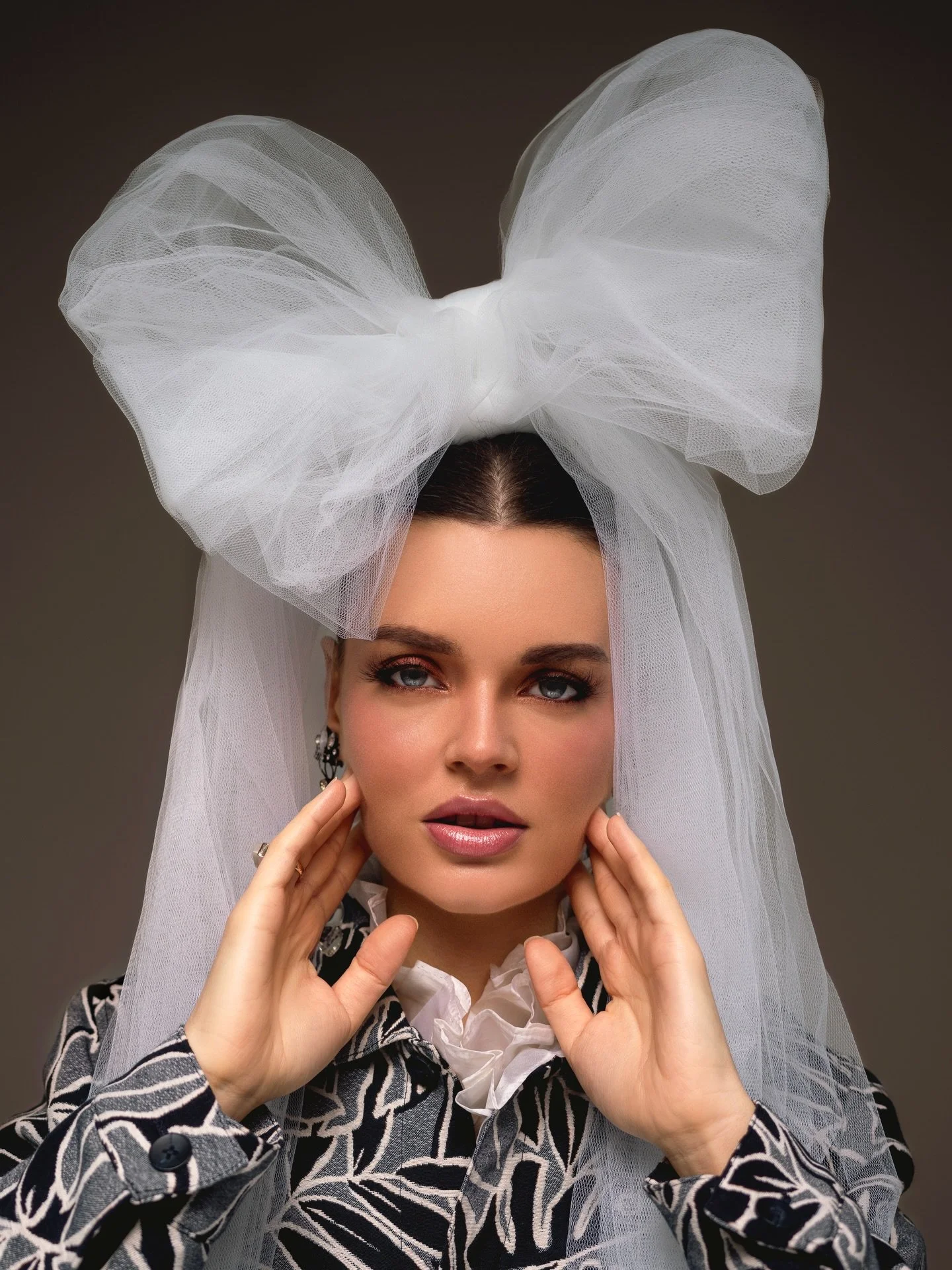 Delicate doesn&rsquo;t mean fragile.
It means knowing your power.

Photo @alerian_photography 
Makeup and Hairstyles @joannaspapathanasioubridal