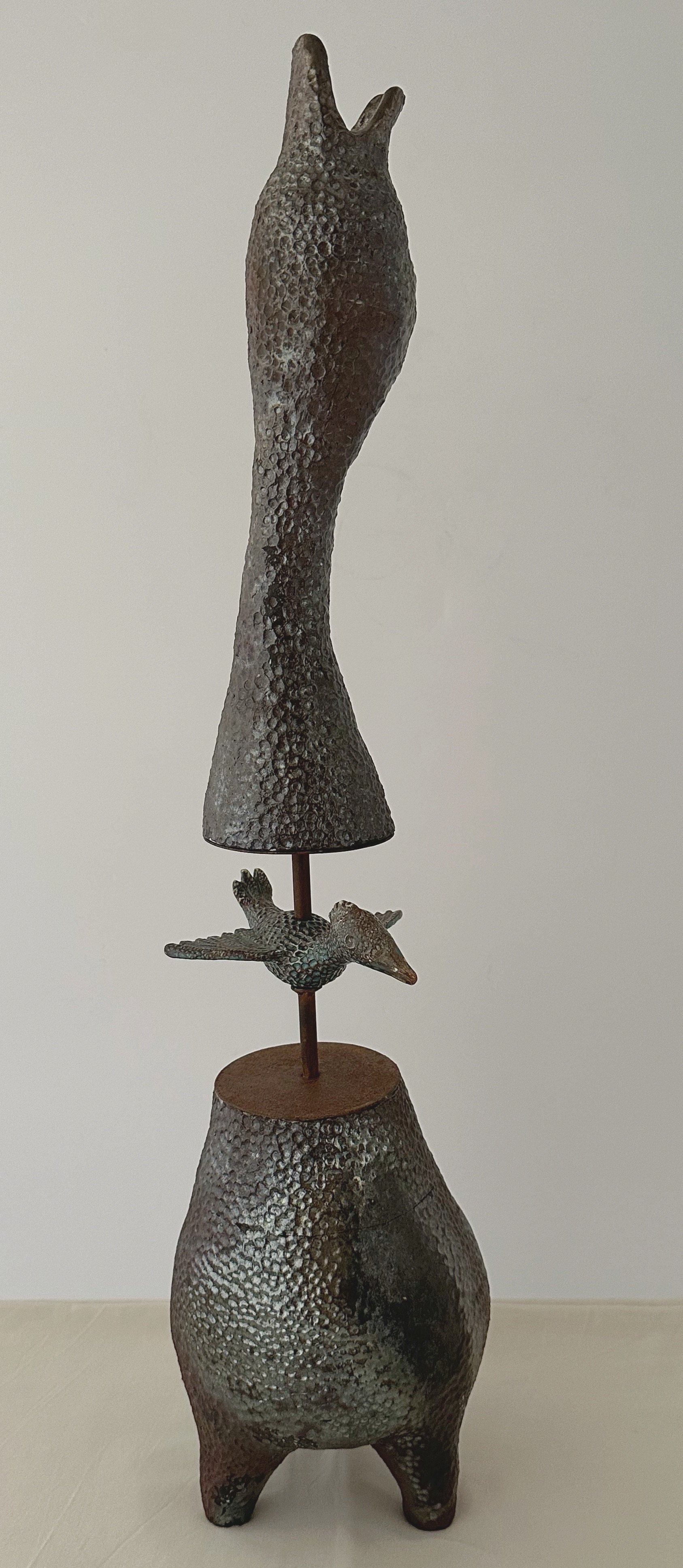 scultura paola orlandi gres nero con uccello galleria minima