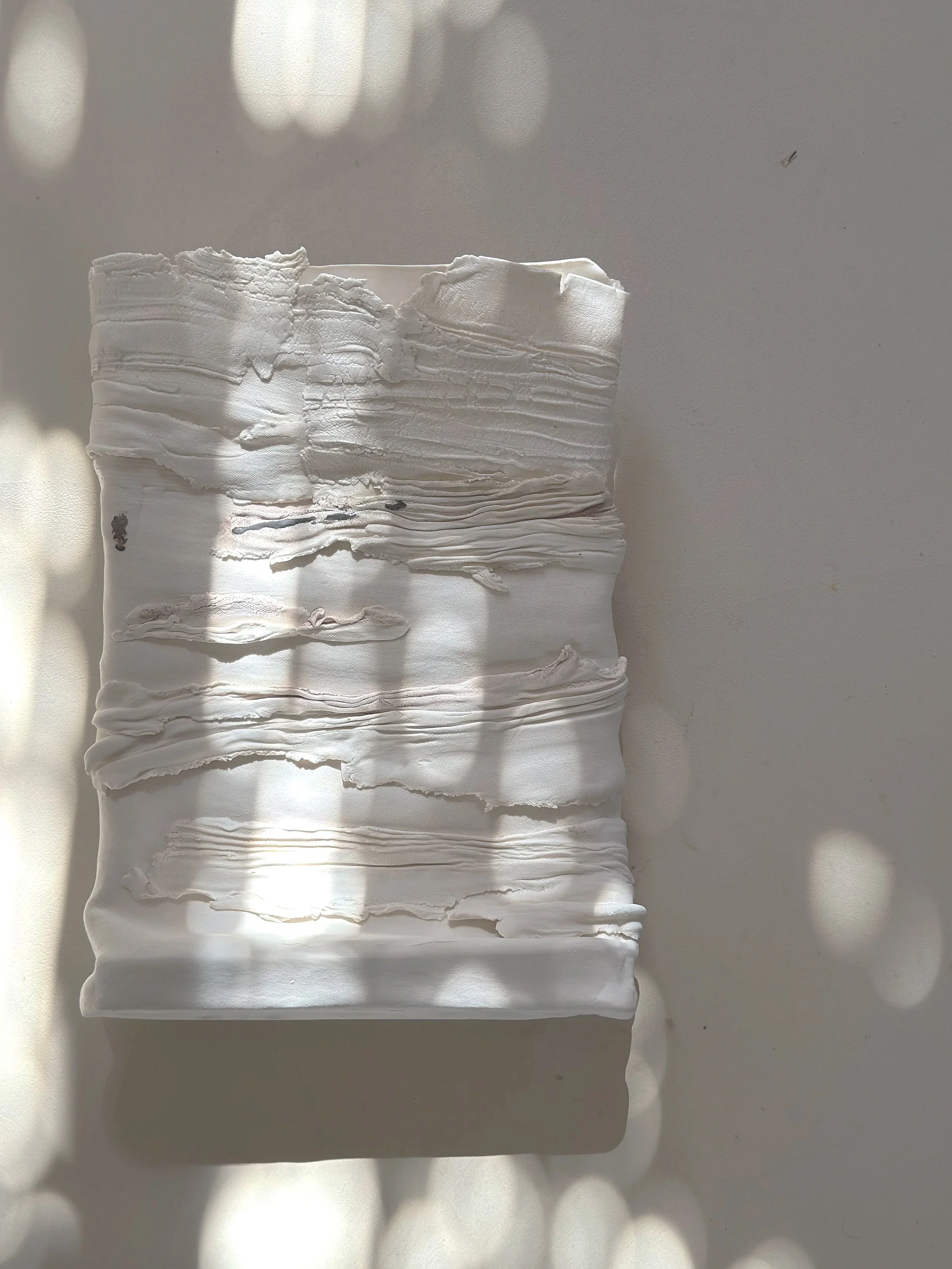 vaso in porcellana per la mostra A sottovoce-mini_ma gallery-Amelia-Italy -