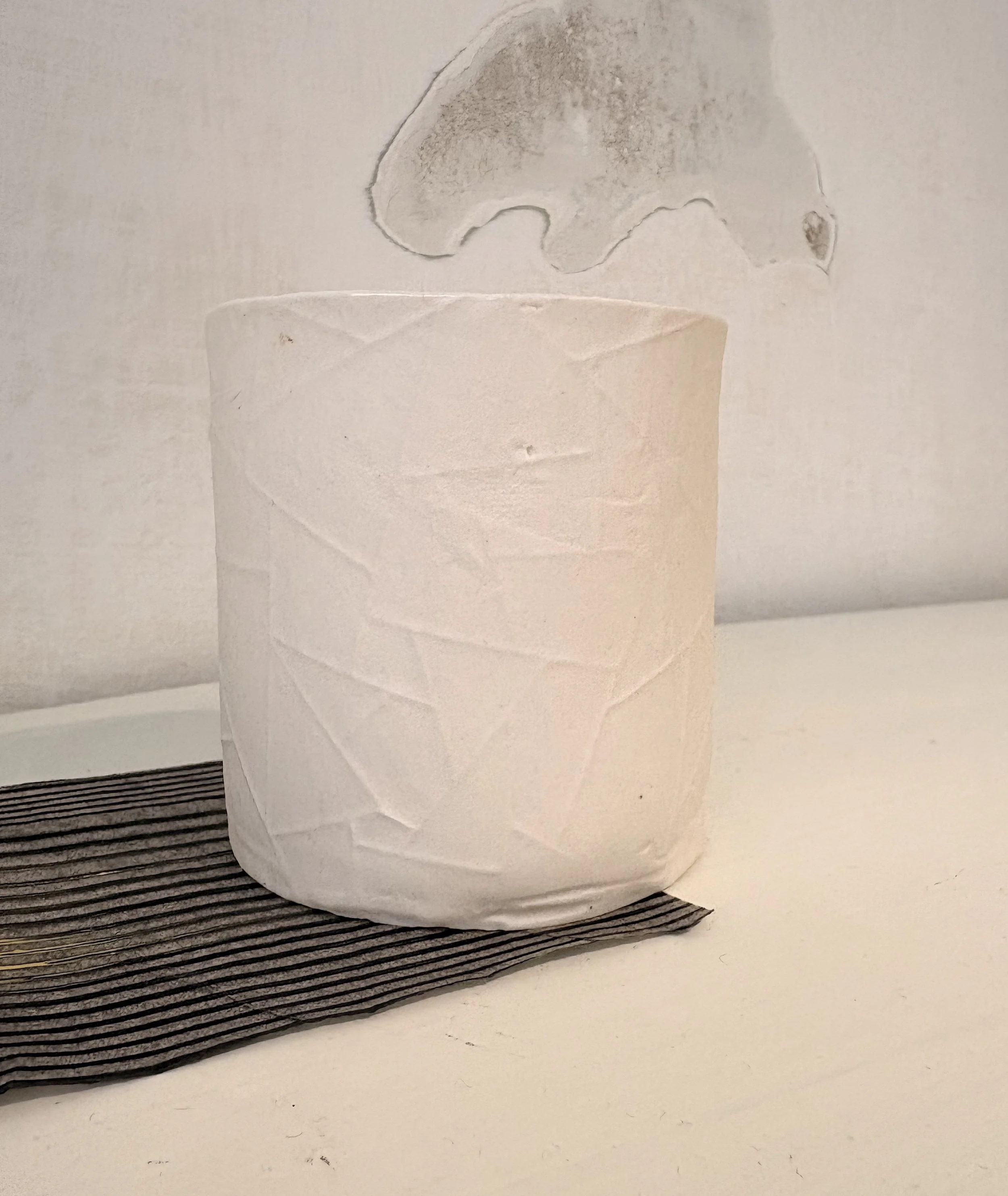 Vaso piccolo in paper porcellana