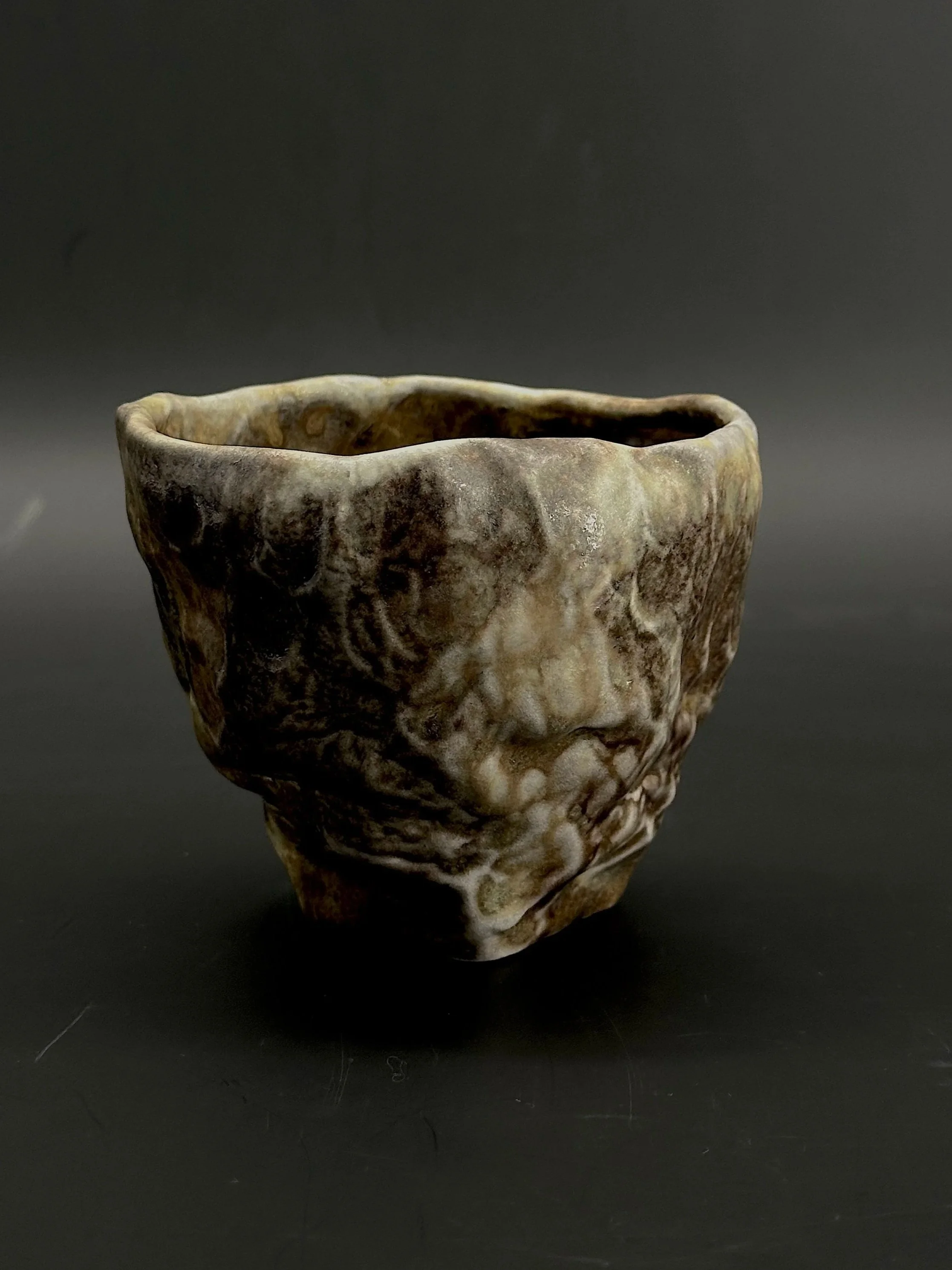 chawan in gres realizzato a mano con tecnica del pinching da alvin ng