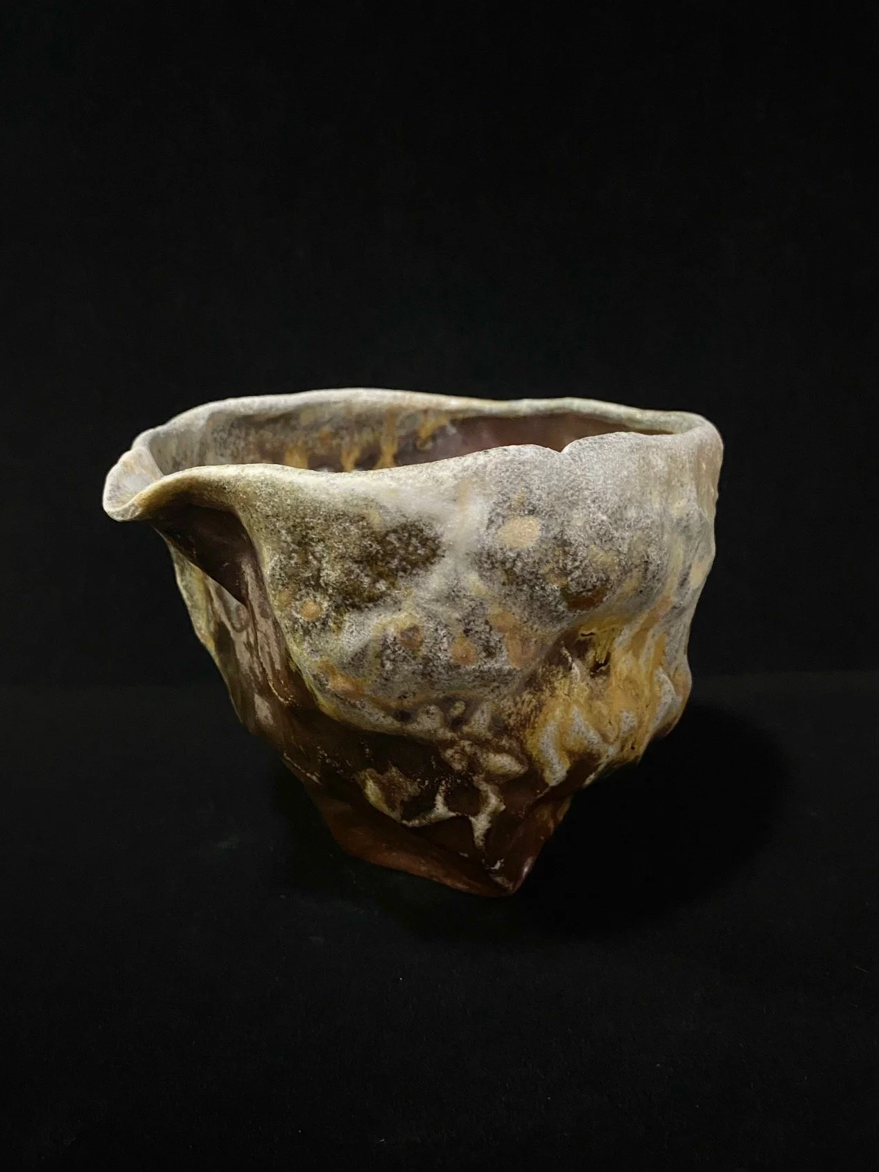 chawan in gres realizzato a mano con tecnica del pinching da alvin ng