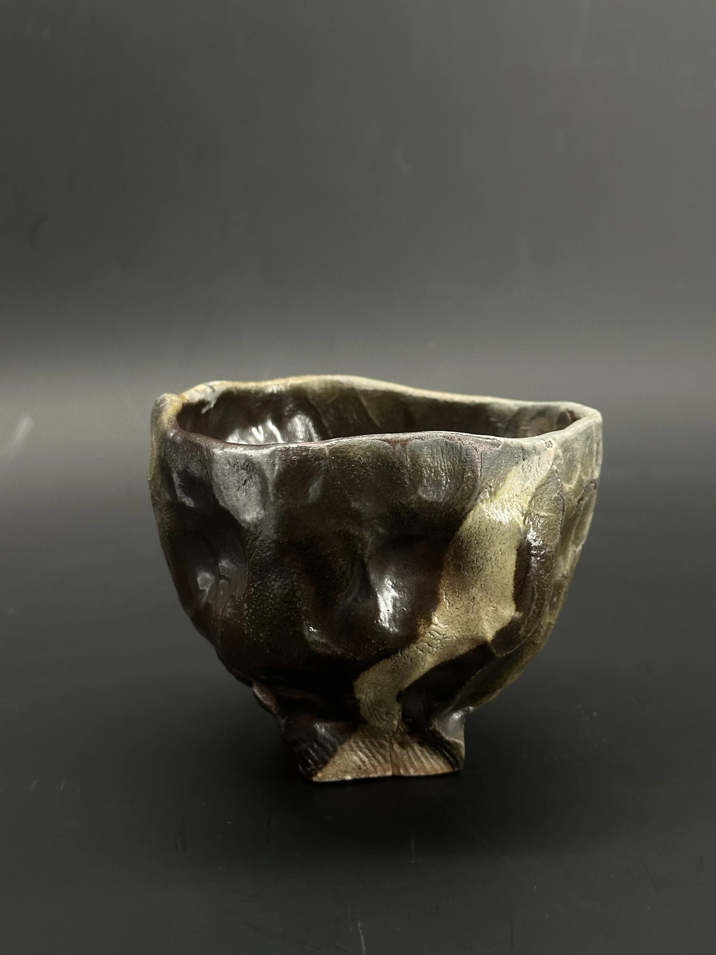 chawan in gres realizzato a mano con tecnica del pinching da alvin ng
