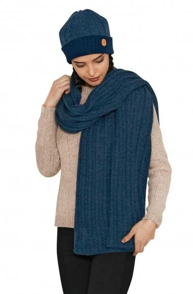 17107-6-SUAVE-Stola-blau-Decke-Ripp-Strick-warm-alpaca-naturfaser_391x594.jpg